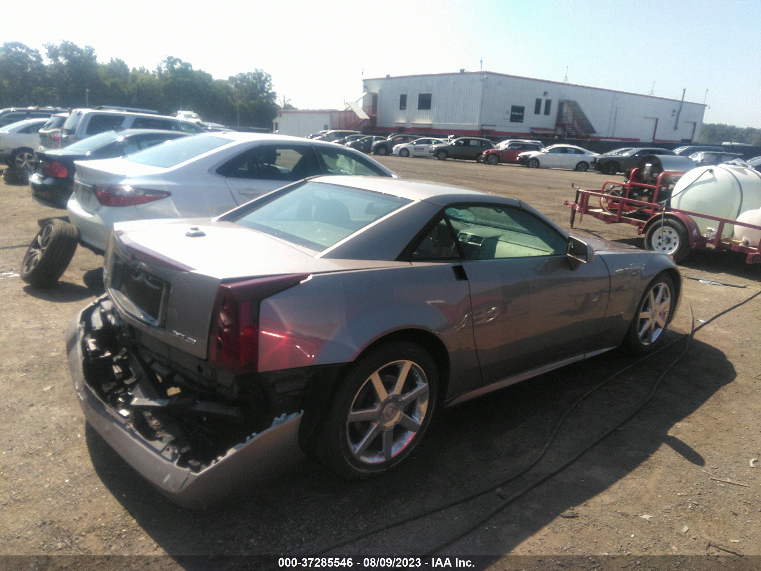 Photo 3 VIN: 1G6YV34A155601326 - CADILLAC XLR 