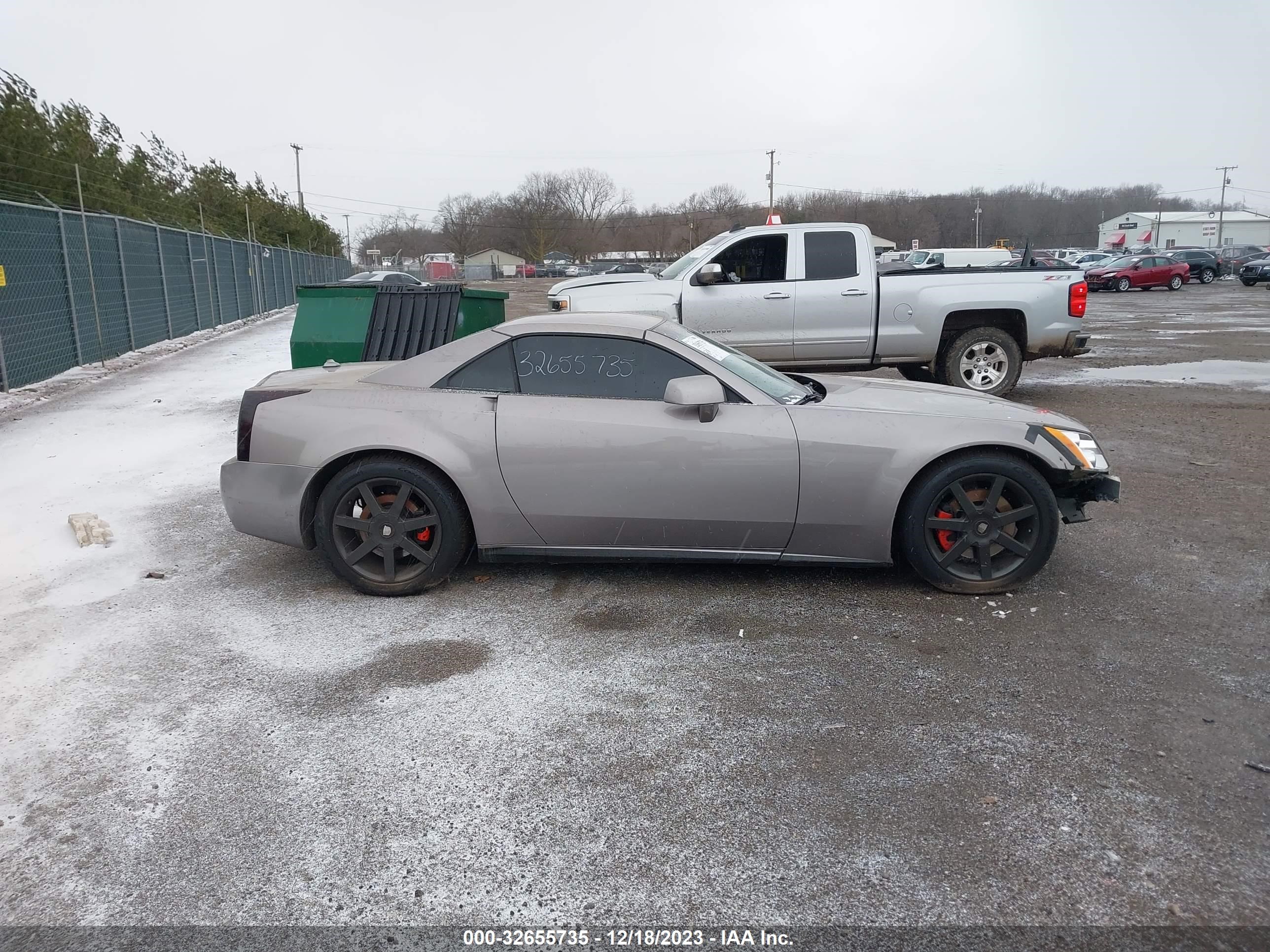 Photo 12 VIN: 1G6YV34A855600156 - CADILLAC XLR 