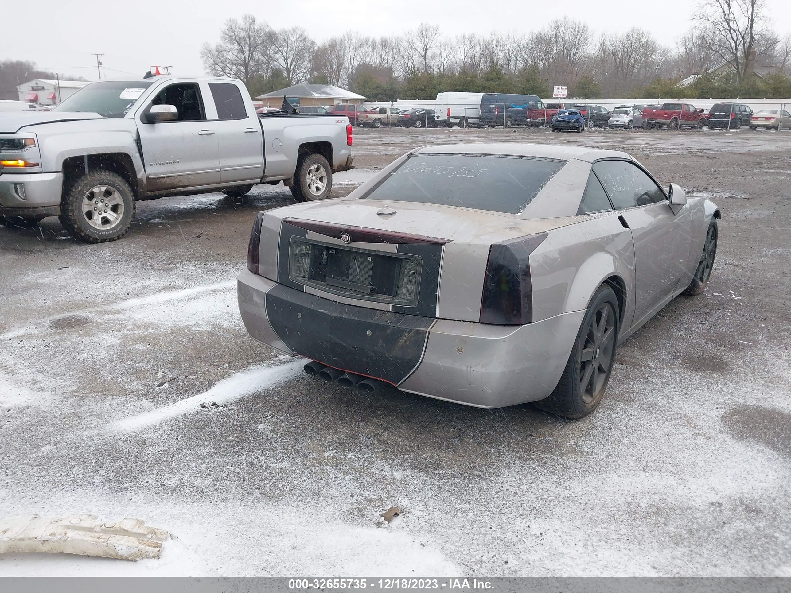 Photo 3 VIN: 1G6YV34A855600156 - CADILLAC XLR 