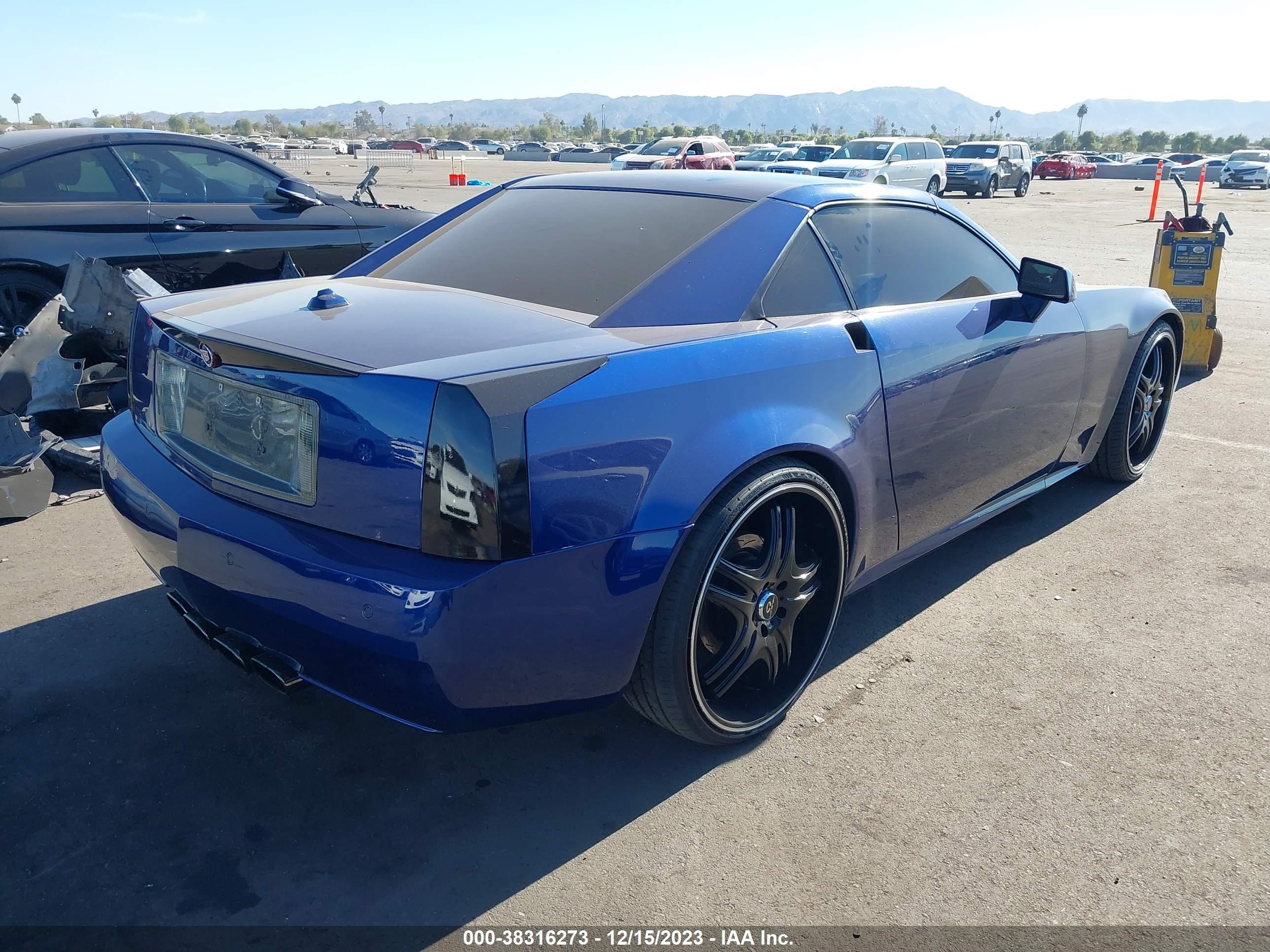 Photo 3 VIN: 1G6YV34A955600019 - CADILLAC XLR 