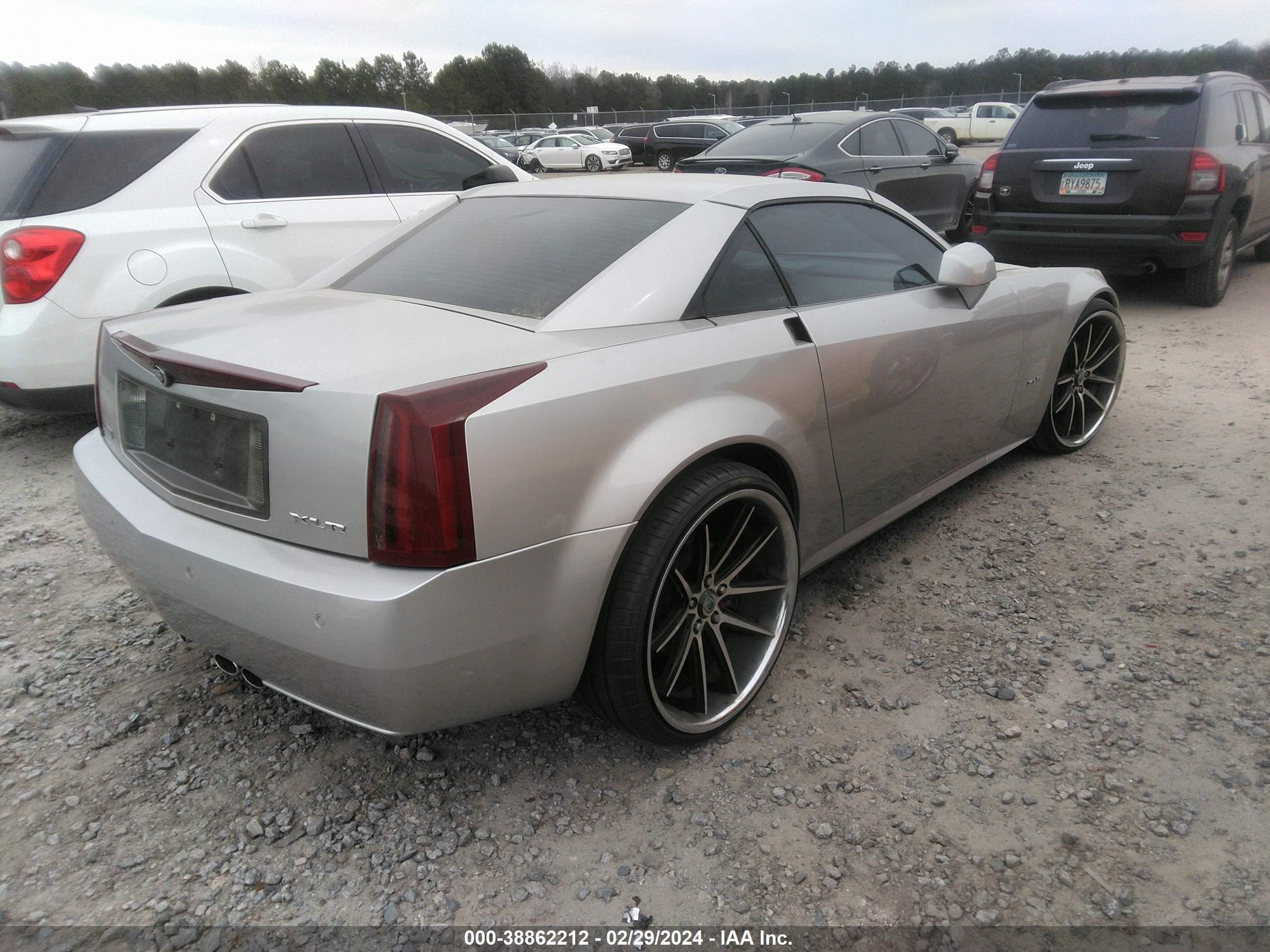 Photo 3 VIN: 1G6YV34A955601462 - CADILLAC XLR 