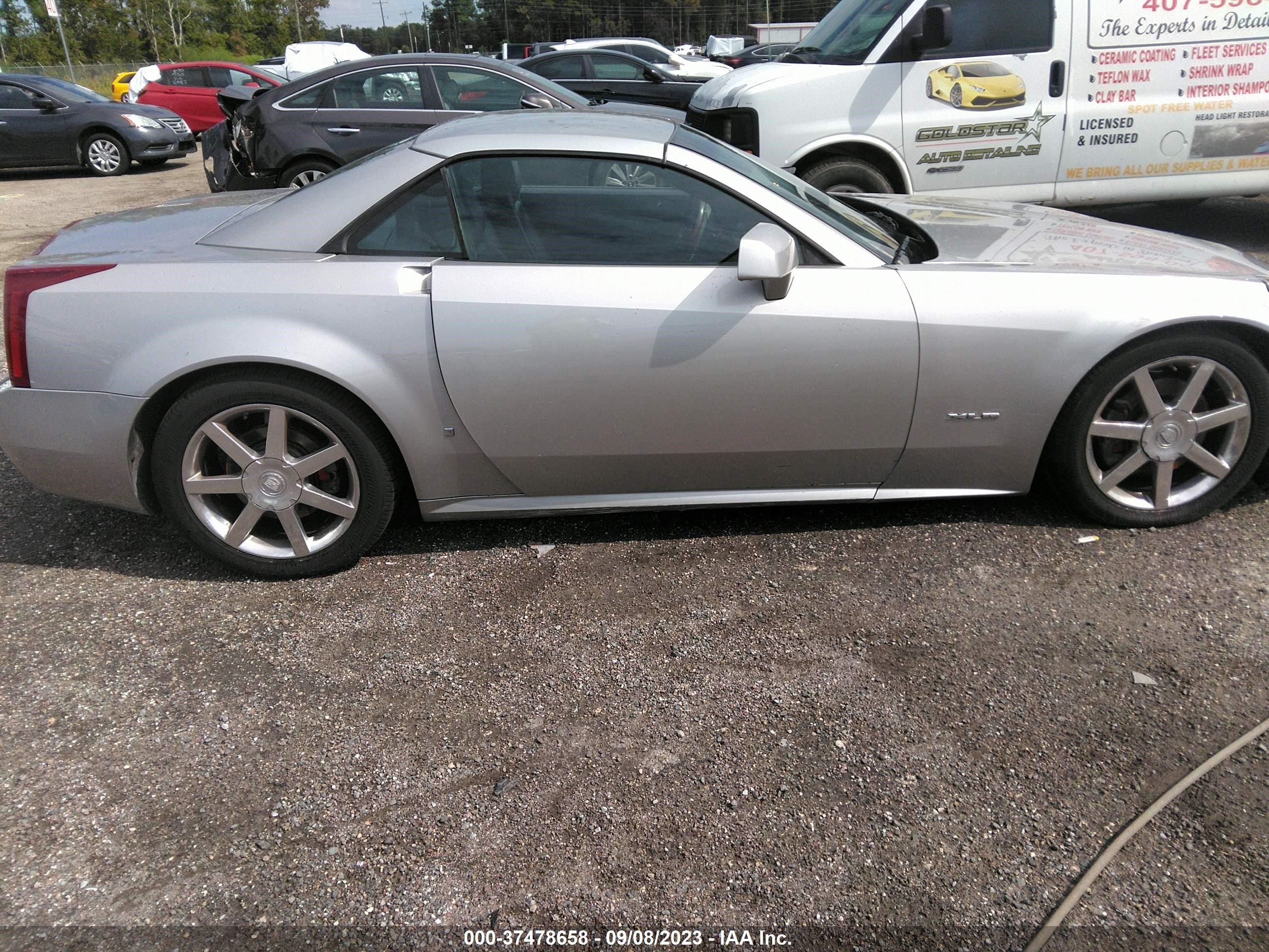 Photo 12 VIN: 1G6YV36AX85600869 - CADILLAC XLR 