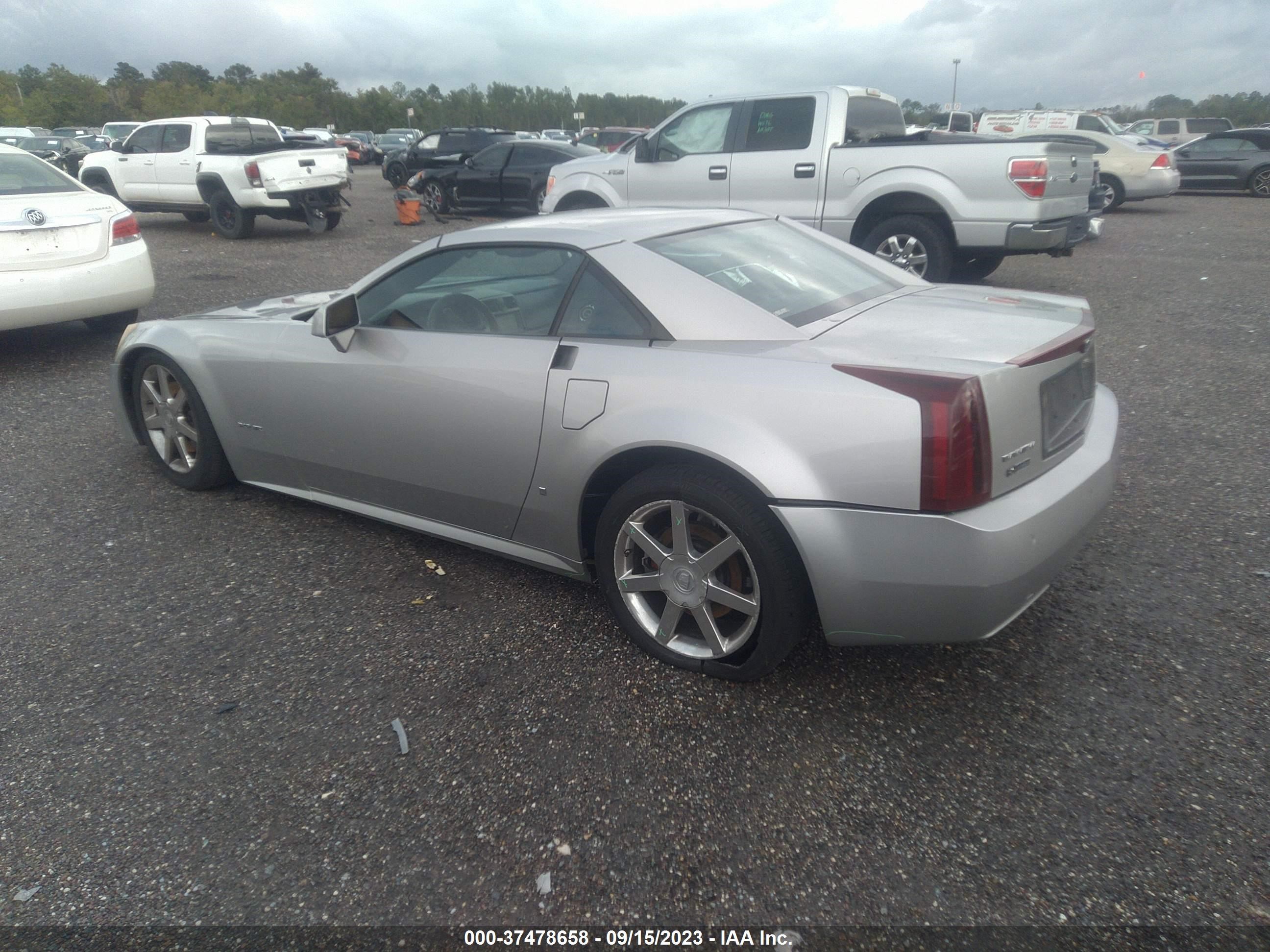 Photo 2 VIN: 1G6YV36AX85600869 - CADILLAC XLR 