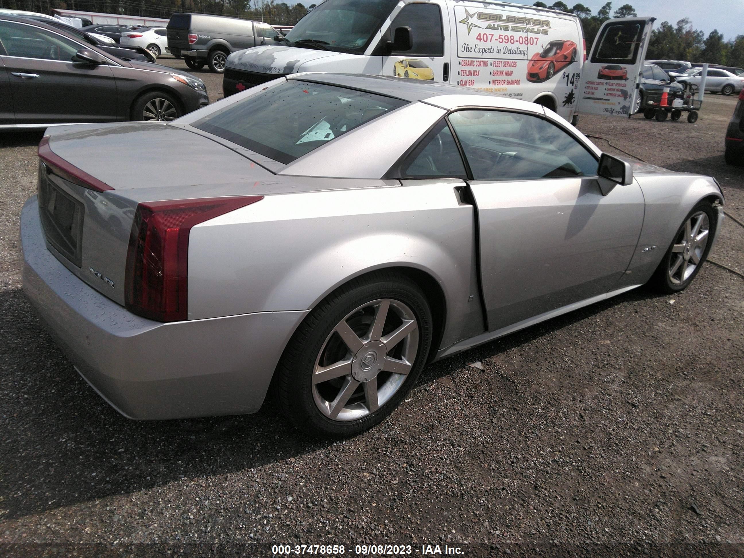 Photo 3 VIN: 1G6YV36AX85600869 - CADILLAC XLR 