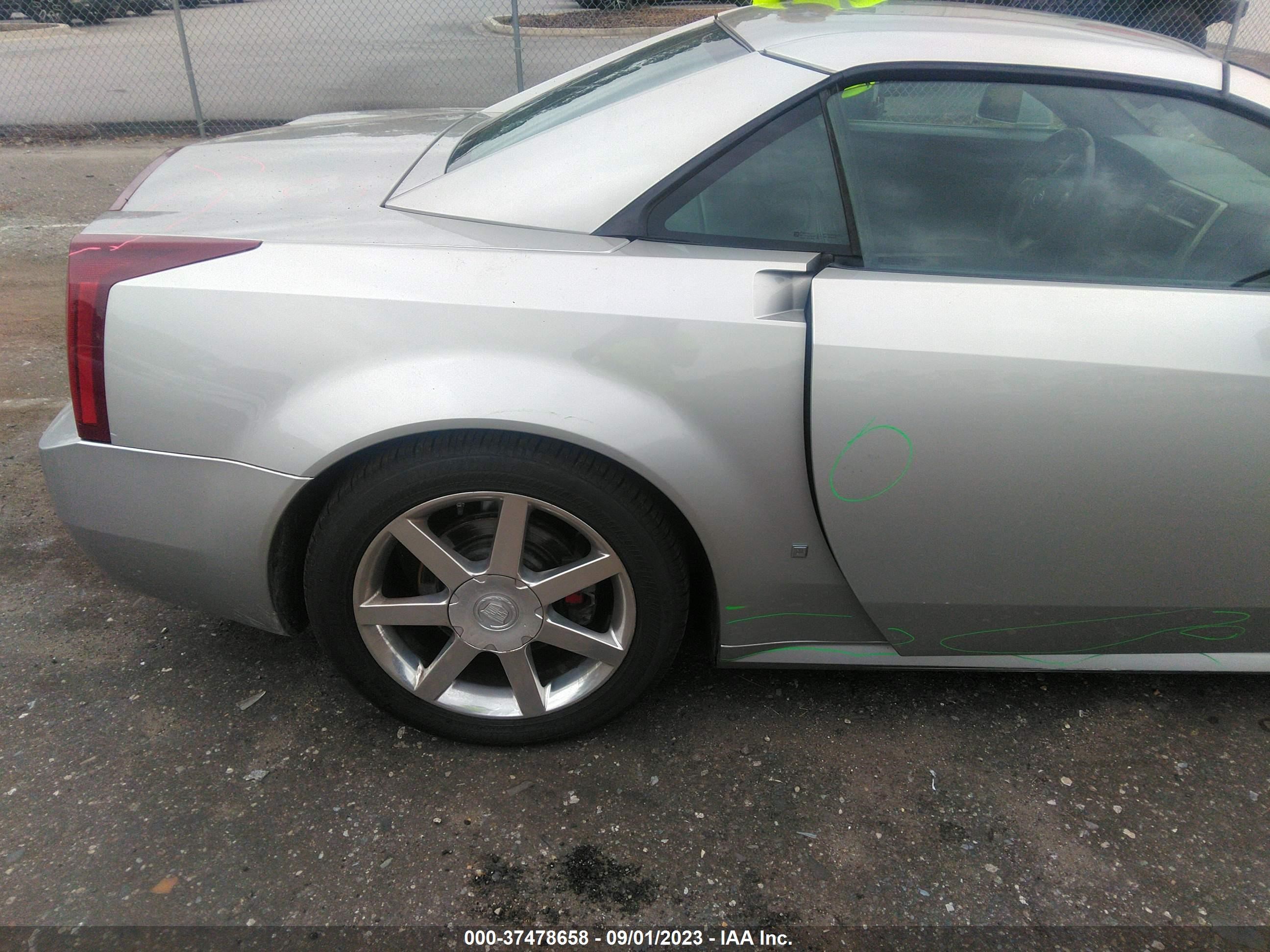 Photo 7 VIN: 1G6YV36AX85600869 - CADILLAC XLR 