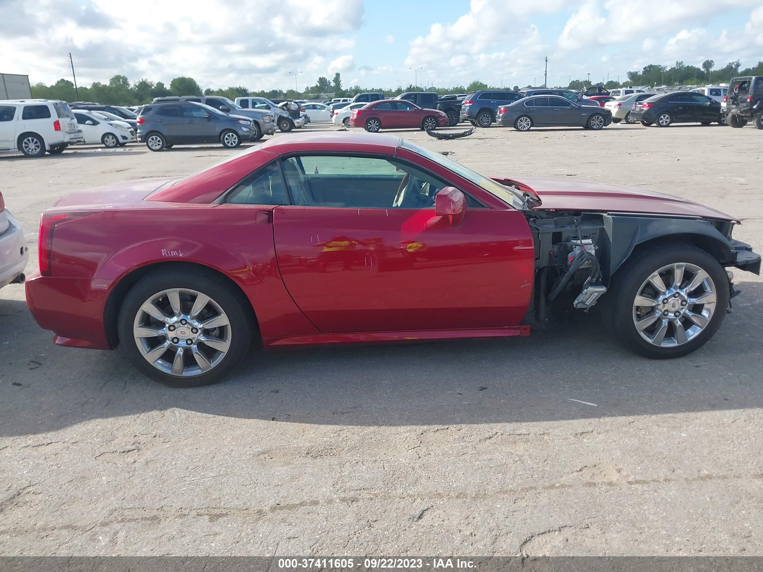 Photo 13 VIN: 1G6YV36AX95600615 - CADILLAC XLR 