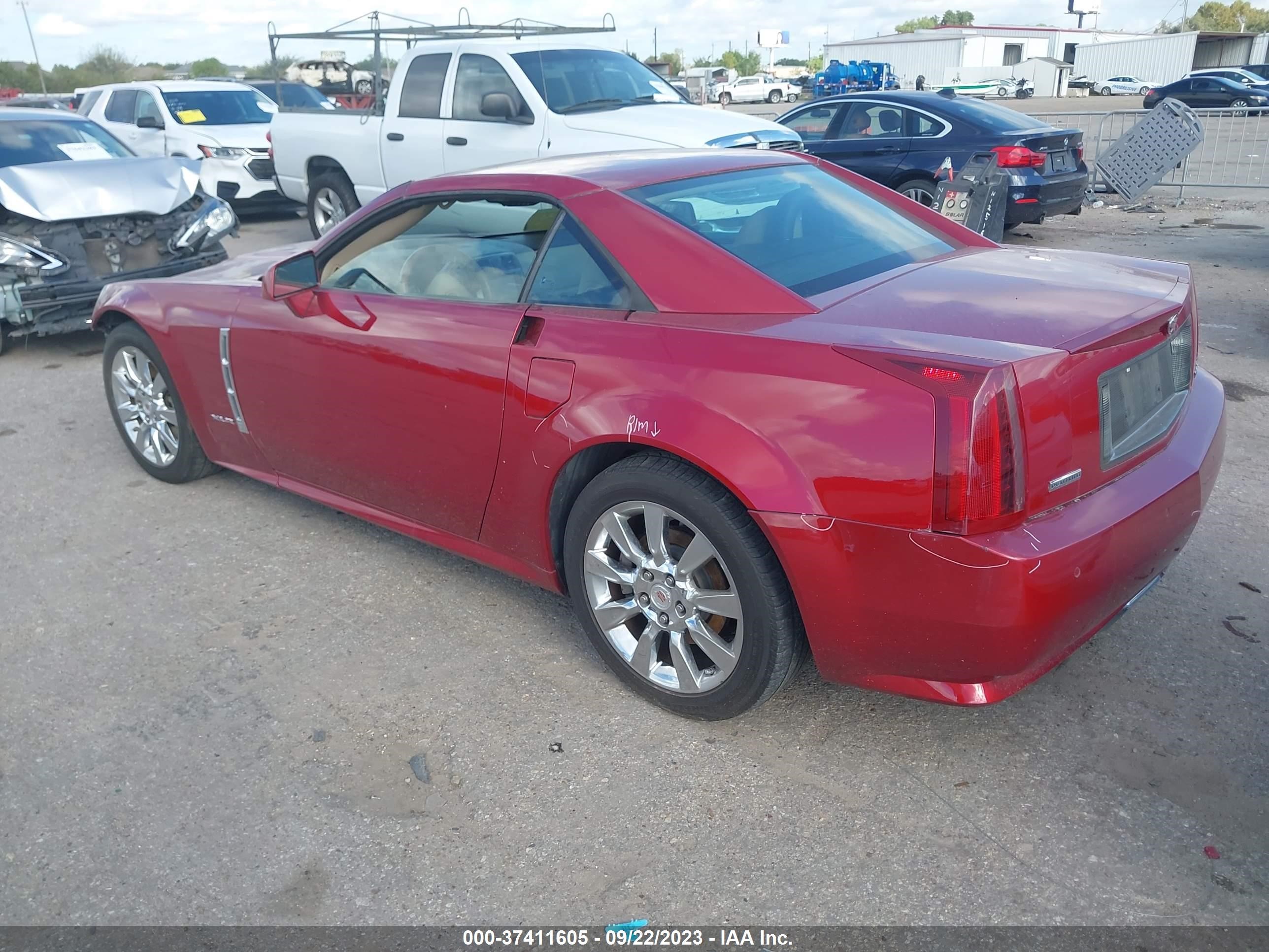 Photo 2 VIN: 1G6YV36AX95600615 - CADILLAC XLR 