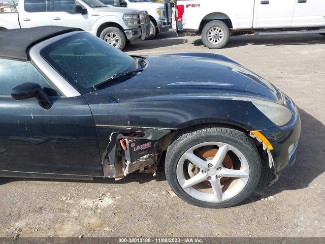 Photo 5 VIN: 1G8MB33B67Y104301 - SATURN SKY 