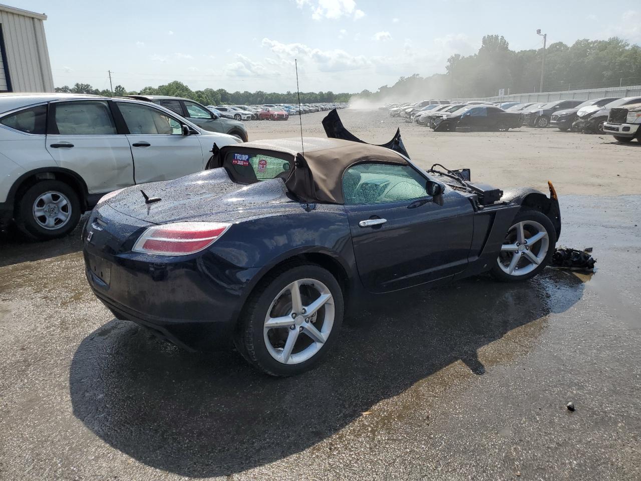 Photo 2 VIN: 1G8MB35B17Y127658 - SATURN SKY 