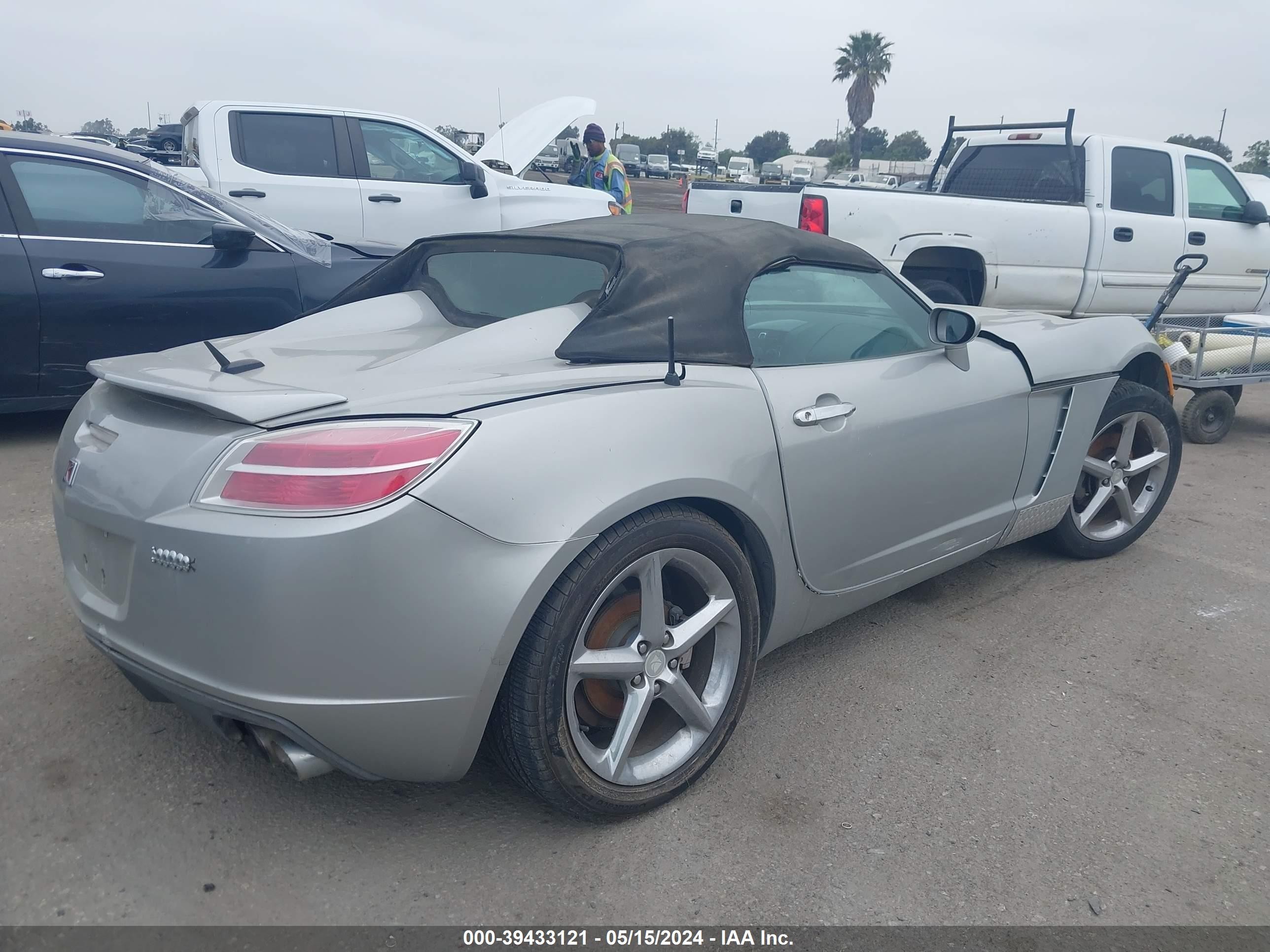 Photo 3 VIN: 1G8MB35BX7Y112396 - SATURN SKY 