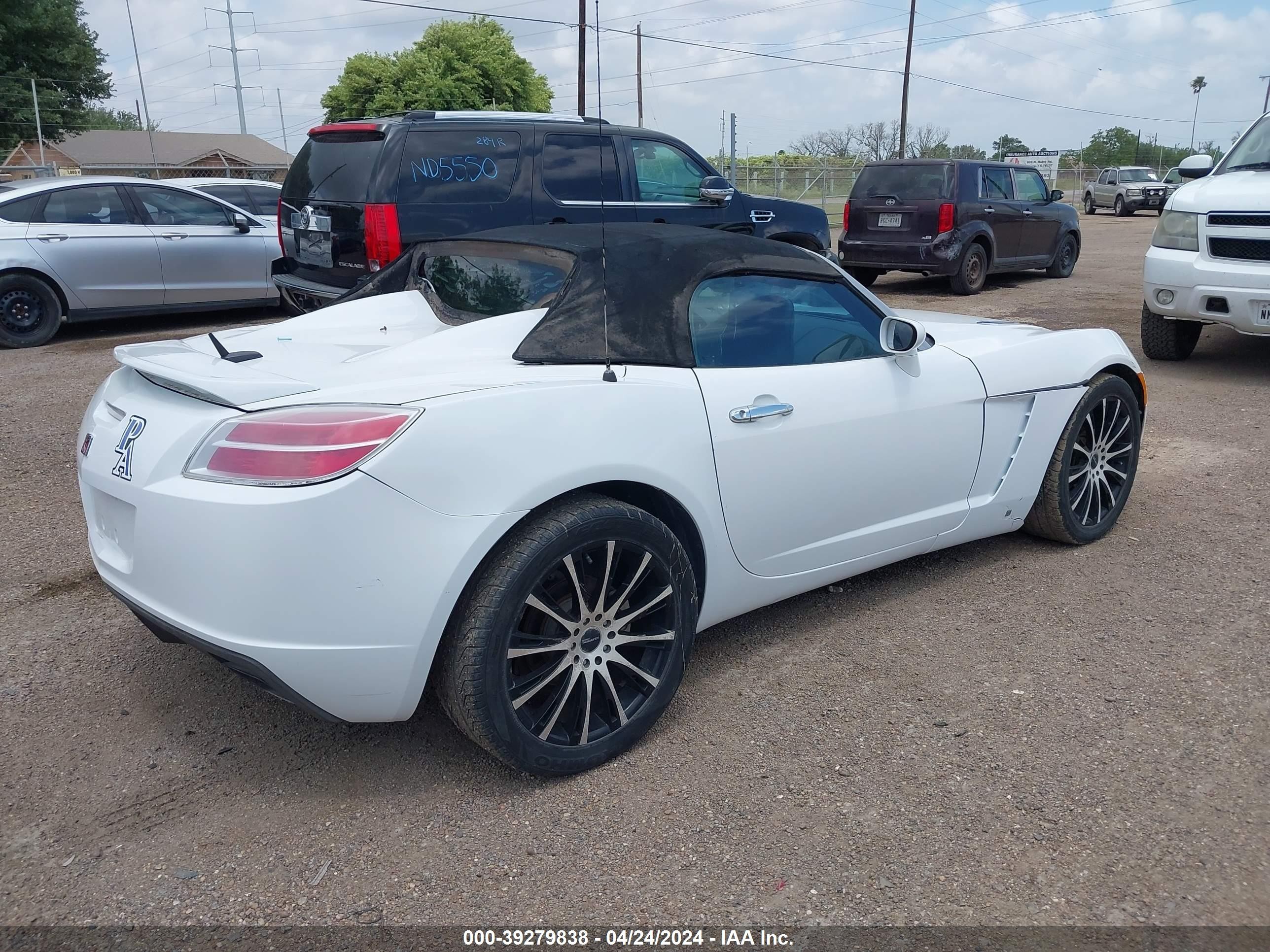 Photo 3 VIN: 1G8MC35B08Y125365 - SATURN SKY 