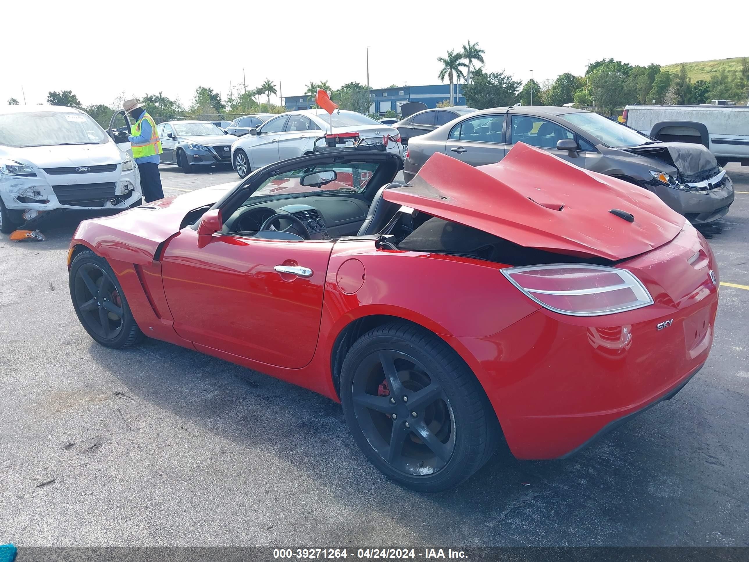 Photo 2 VIN: 1G8MC35B78Y132216 - SATURN SKY 