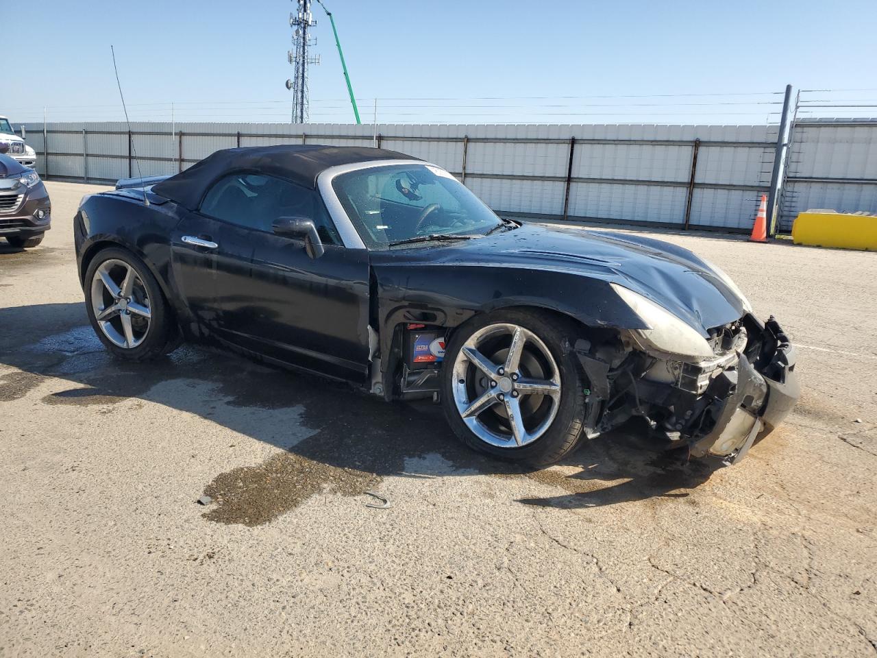 Photo 3 VIN: 1G8MG35X17Y128077 - SATURN SKY 