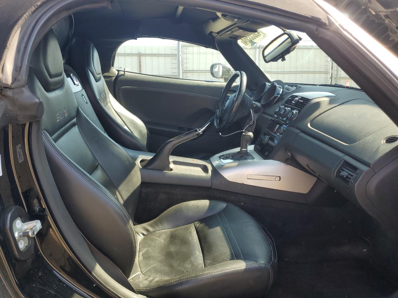 Photo 9 VIN: 1G8MG35X17Y128077 - SATURN SKY 