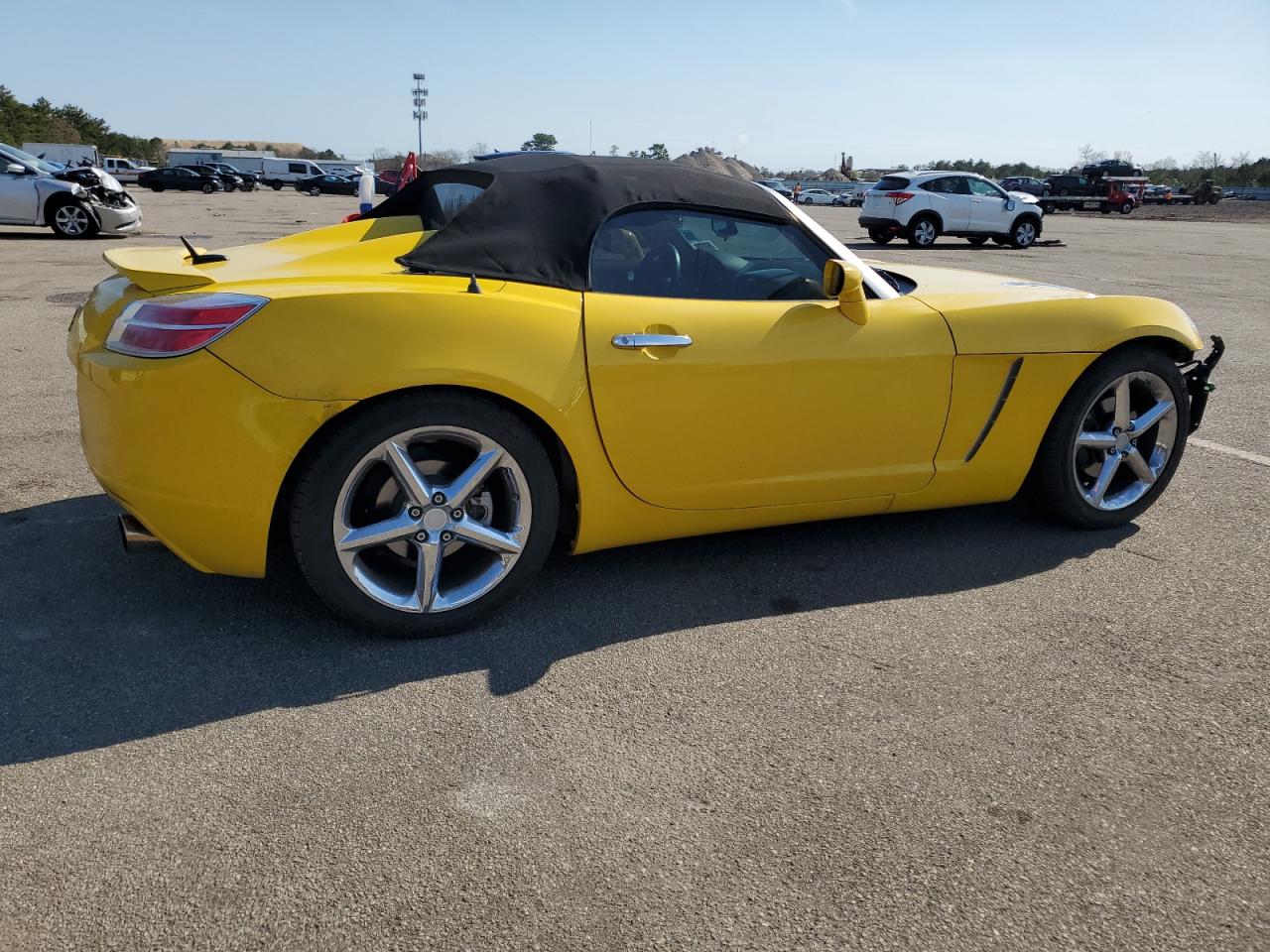 Photo 2 VIN: 1G8MG35X48Y104003 - SATURN SKY 