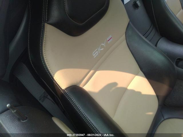 Photo 7 VIN: 1G8MG35X88Y108815 - SATURN SKY 