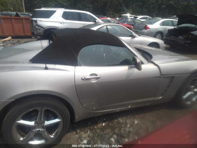 Photo 12 VIN: 1G8MT35X09Y104755 - SATURN SKY 