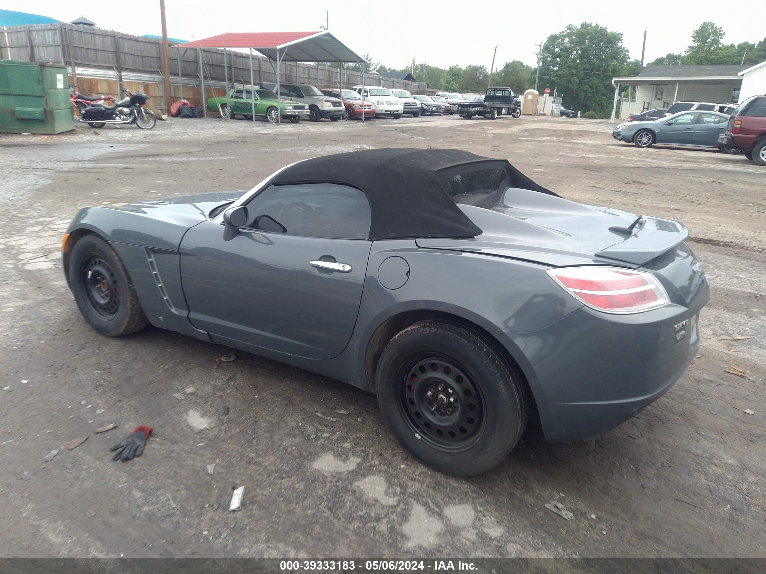 Photo 2 VIN: 1G8MT35X19Y106692 - SATURN SKY 