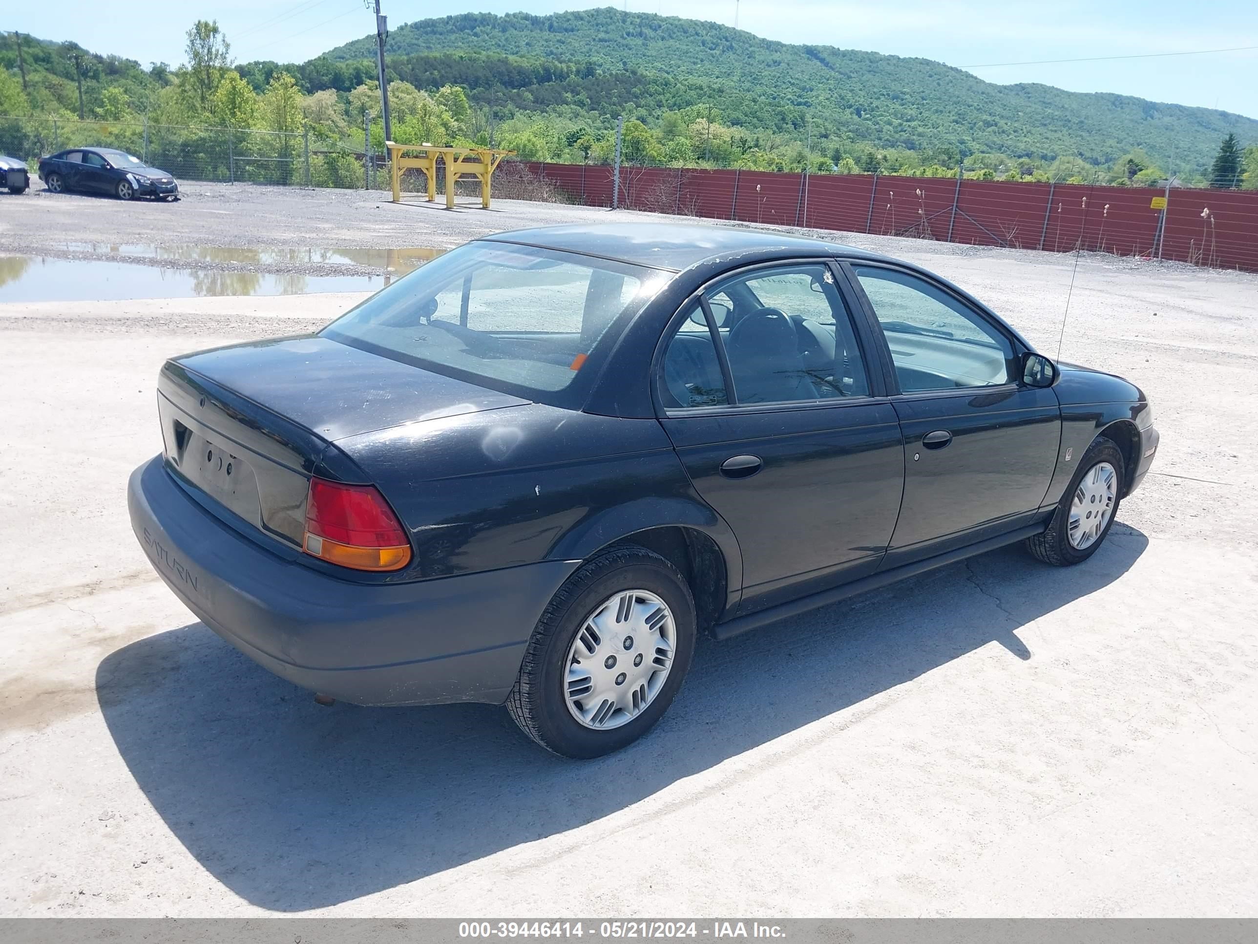 Photo 3 VIN: 1G8ZG5280WZ135691 - SATURN SL 