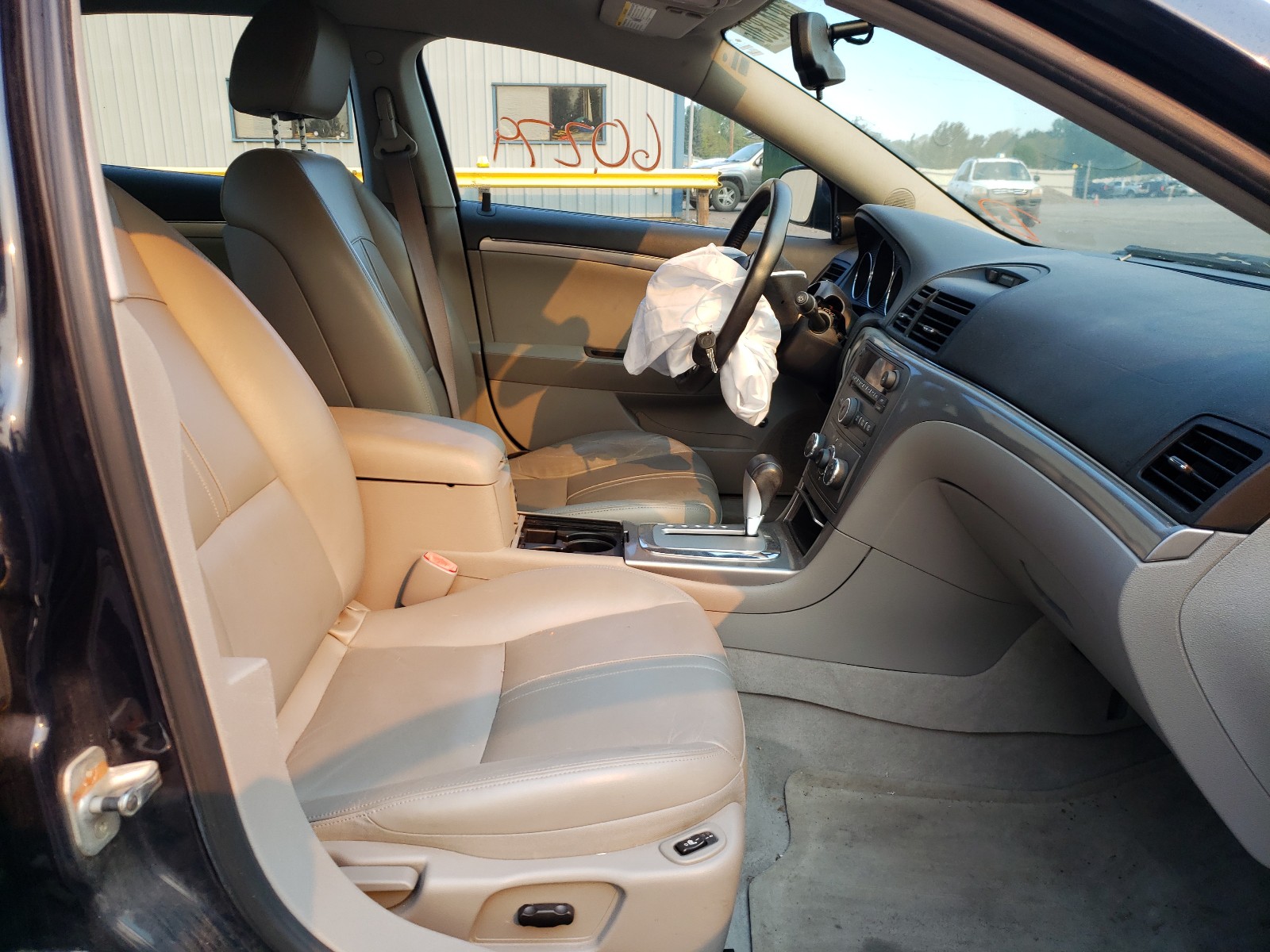 Photo 4 VIN: 1G8ZS57N07F186804 - SATURN AURA XE 