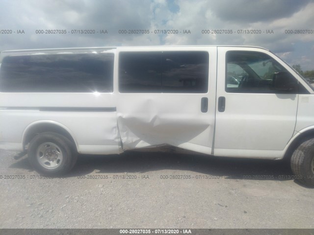 Photo 5 VIN: 1GA2G1DG5A1112573 - CHEVROLET EXPRESS PASSENGER 