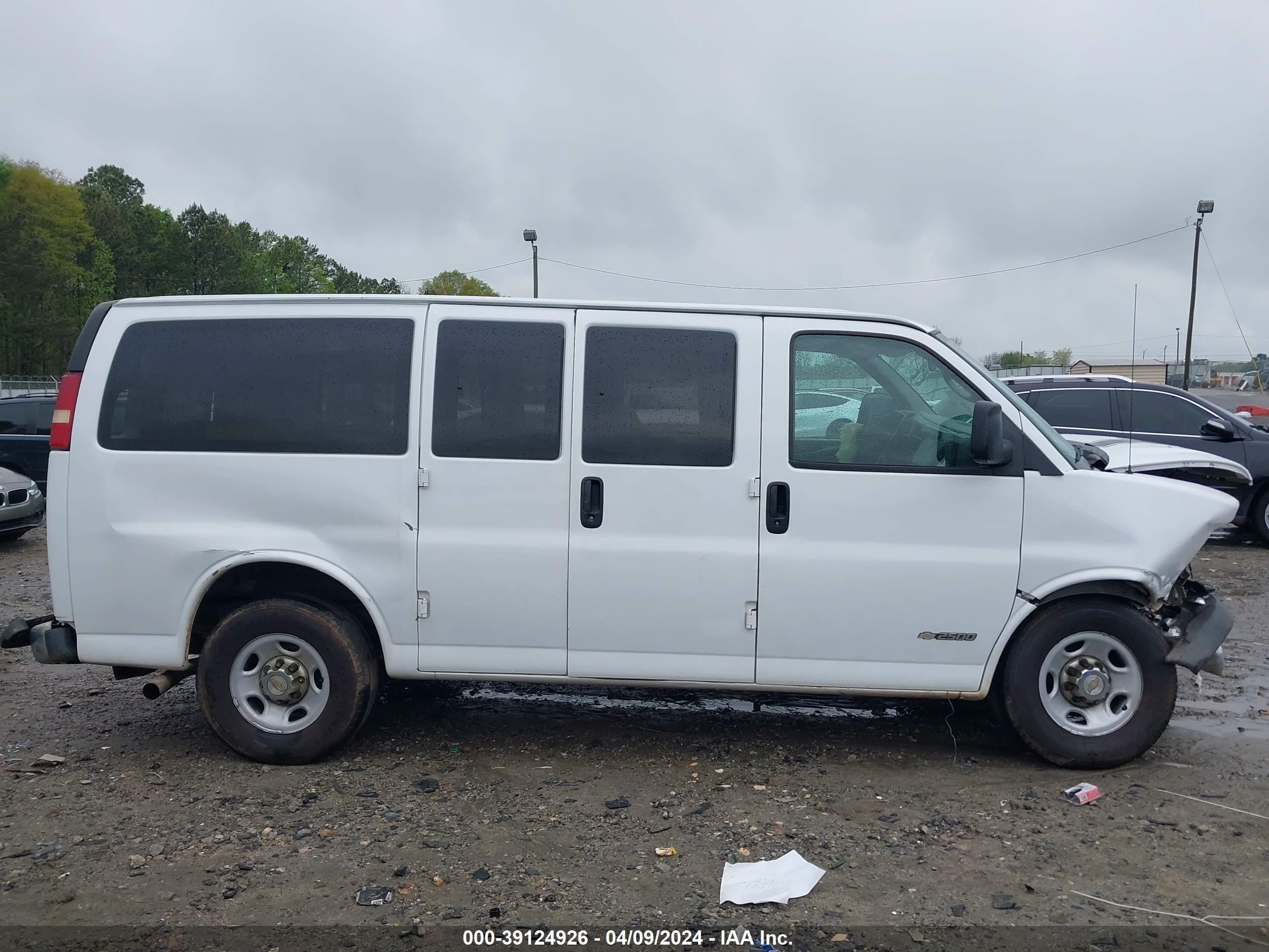 Photo 12 VIN: 1GAGG25U441219067 - CHEVROLET EXPRESS 