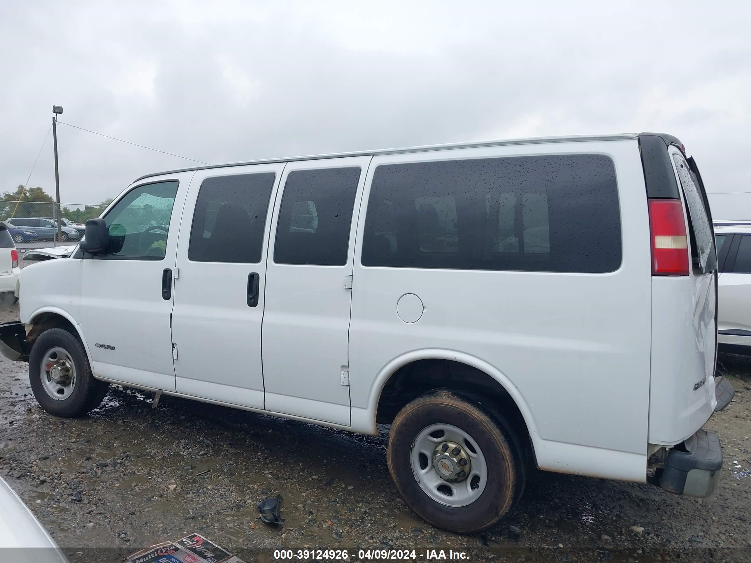 Photo 13 VIN: 1GAGG25U441219067 - CHEVROLET EXPRESS 