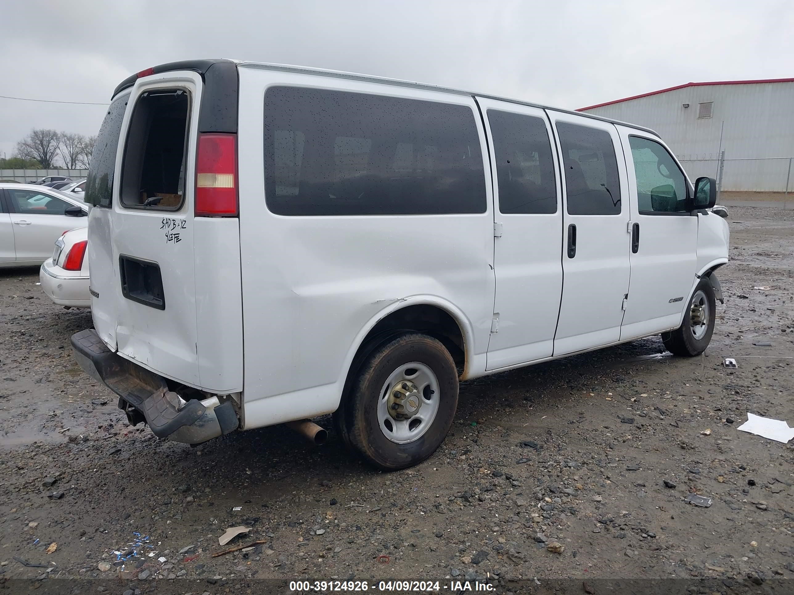 Photo 3 VIN: 1GAGG25U441219067 - CHEVROLET EXPRESS 