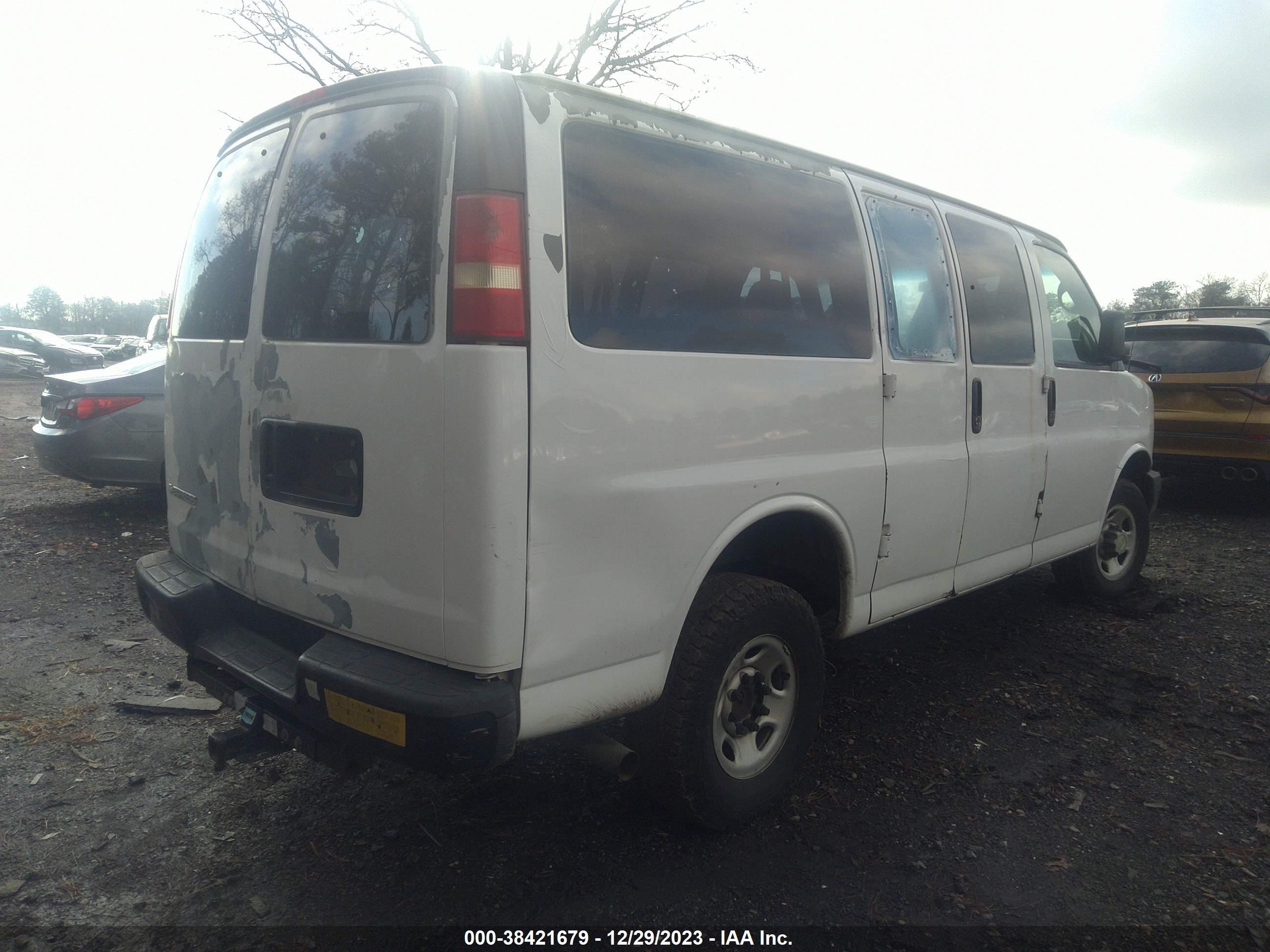 Photo 3 VIN: 1GAGG25U771191446 - CHEVROLET EXPRESS 