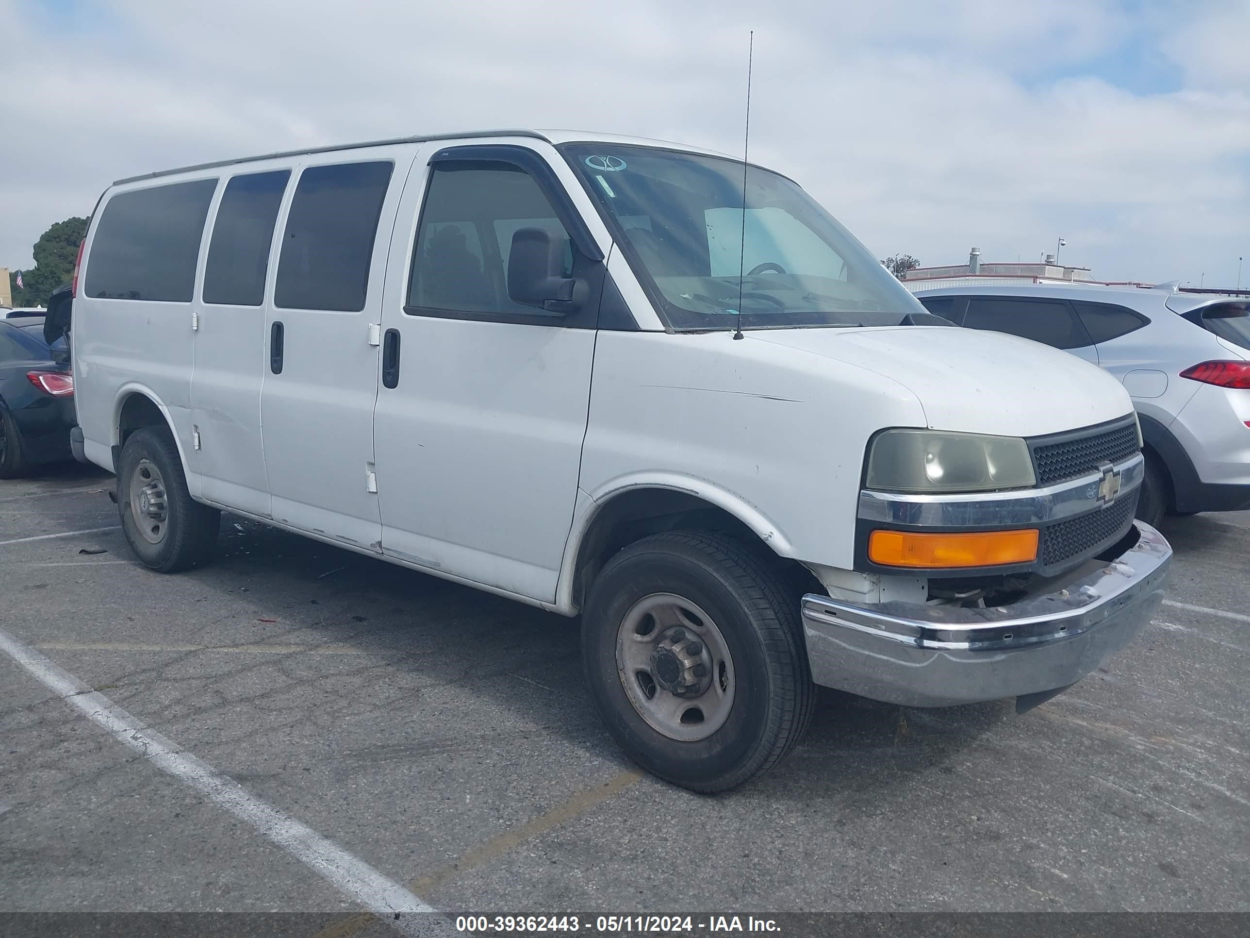 Photo 0 VIN: 1GAHG35K681100113 - CHEVROLET EXPRESS 