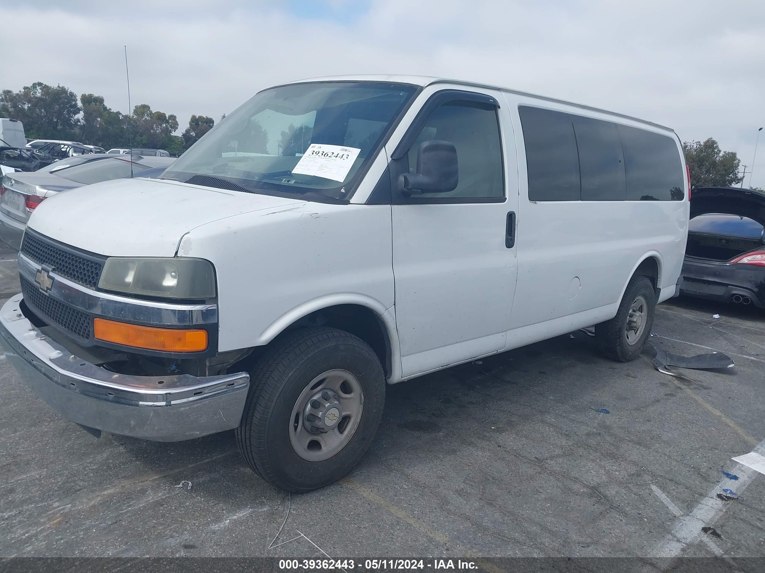 Photo 1 VIN: 1GAHG35K681100113 - CHEVROLET EXPRESS 