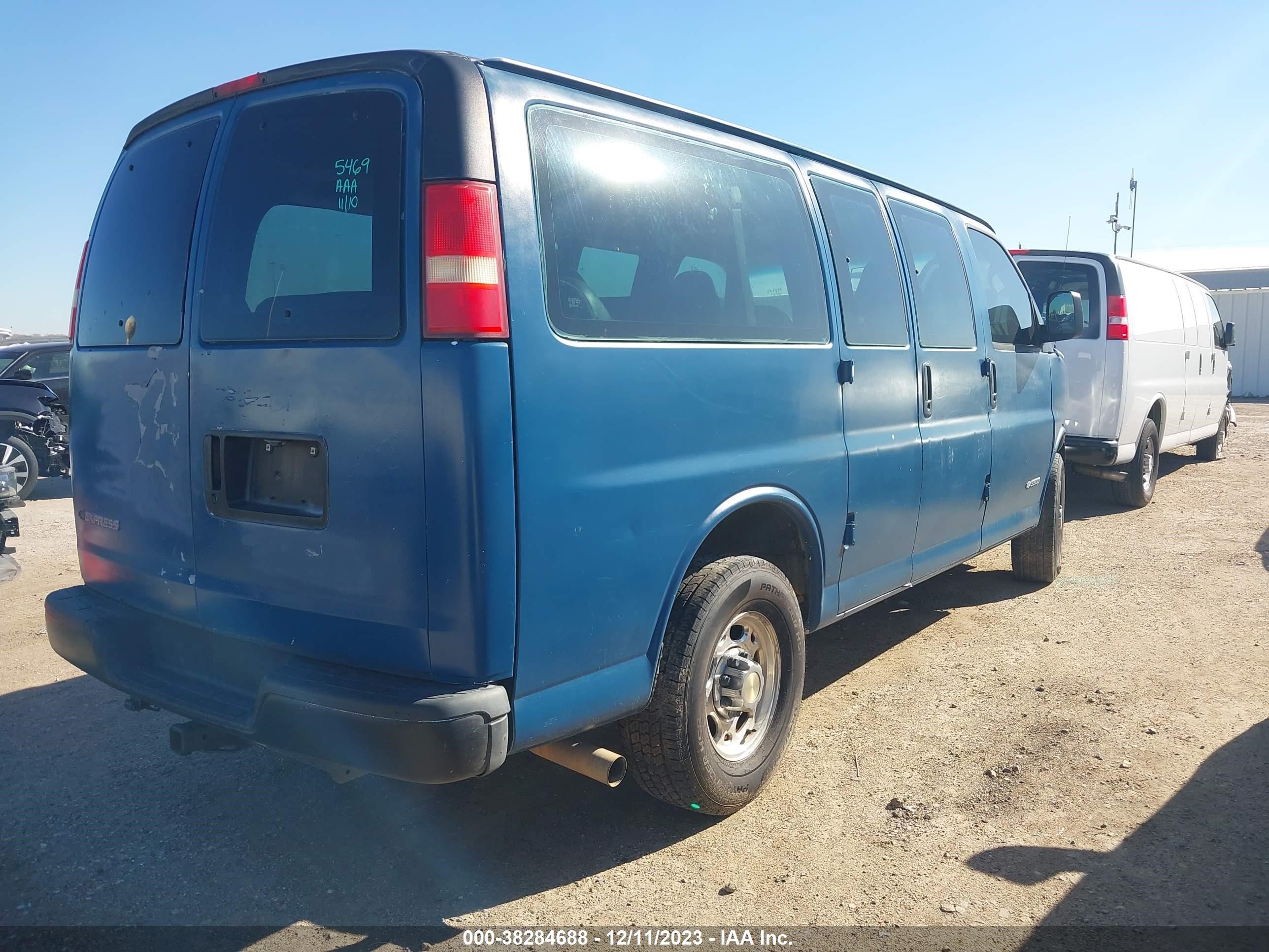 Photo 3 VIN: 1GAHG35U251259692 - CHEVROLET EXPRESS 