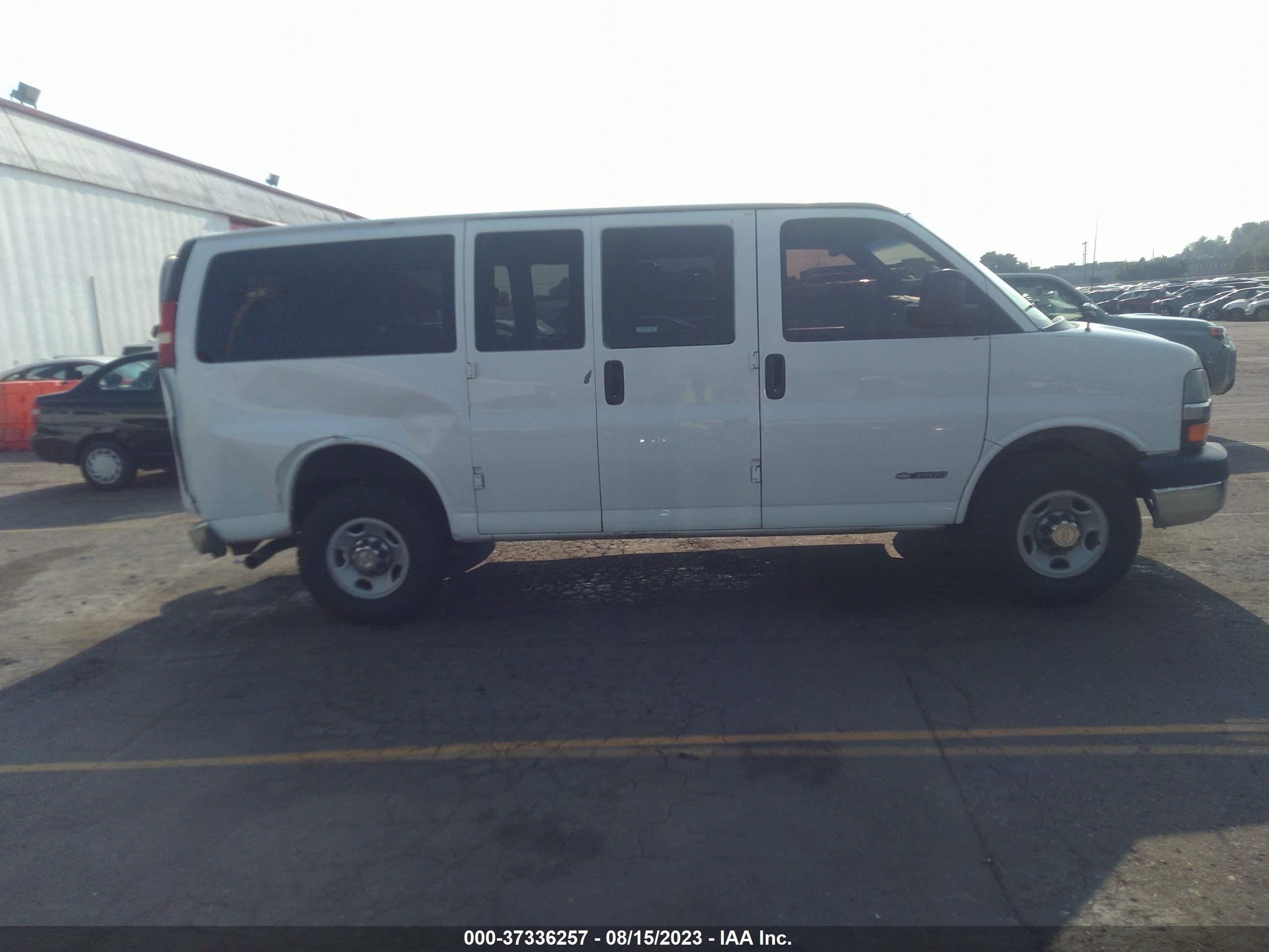 Photo 11 VIN: 1GAHG35U931164933 - CHEVROLET EXPRESS 