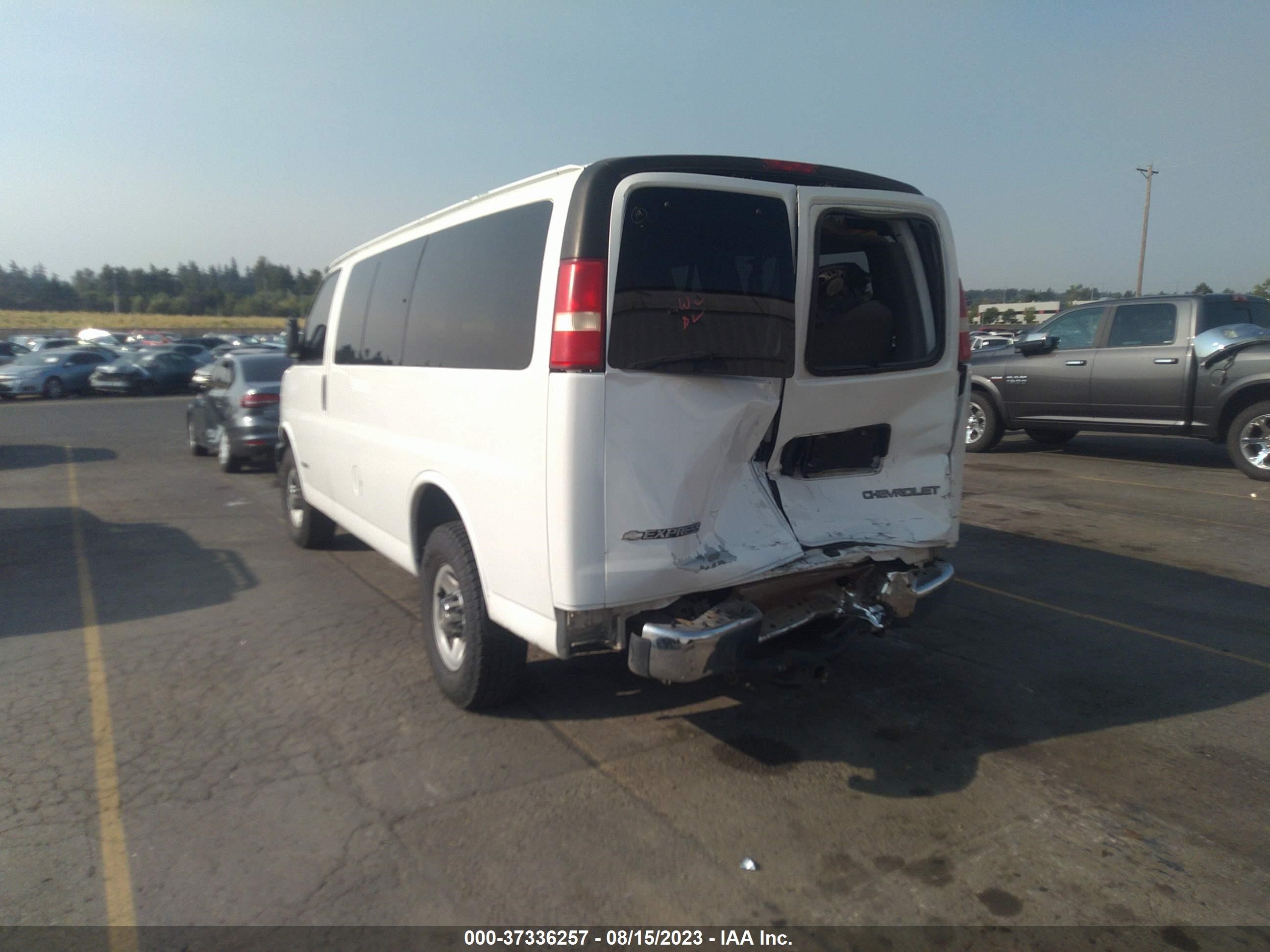 Photo 2 VIN: 1GAHG35U931164933 - CHEVROLET EXPRESS 