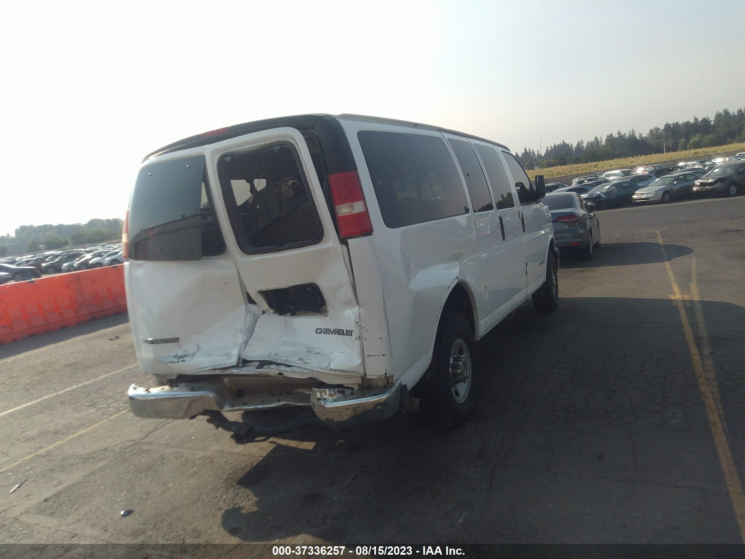 Photo 3 VIN: 1GAHG35U931164933 - CHEVROLET EXPRESS 