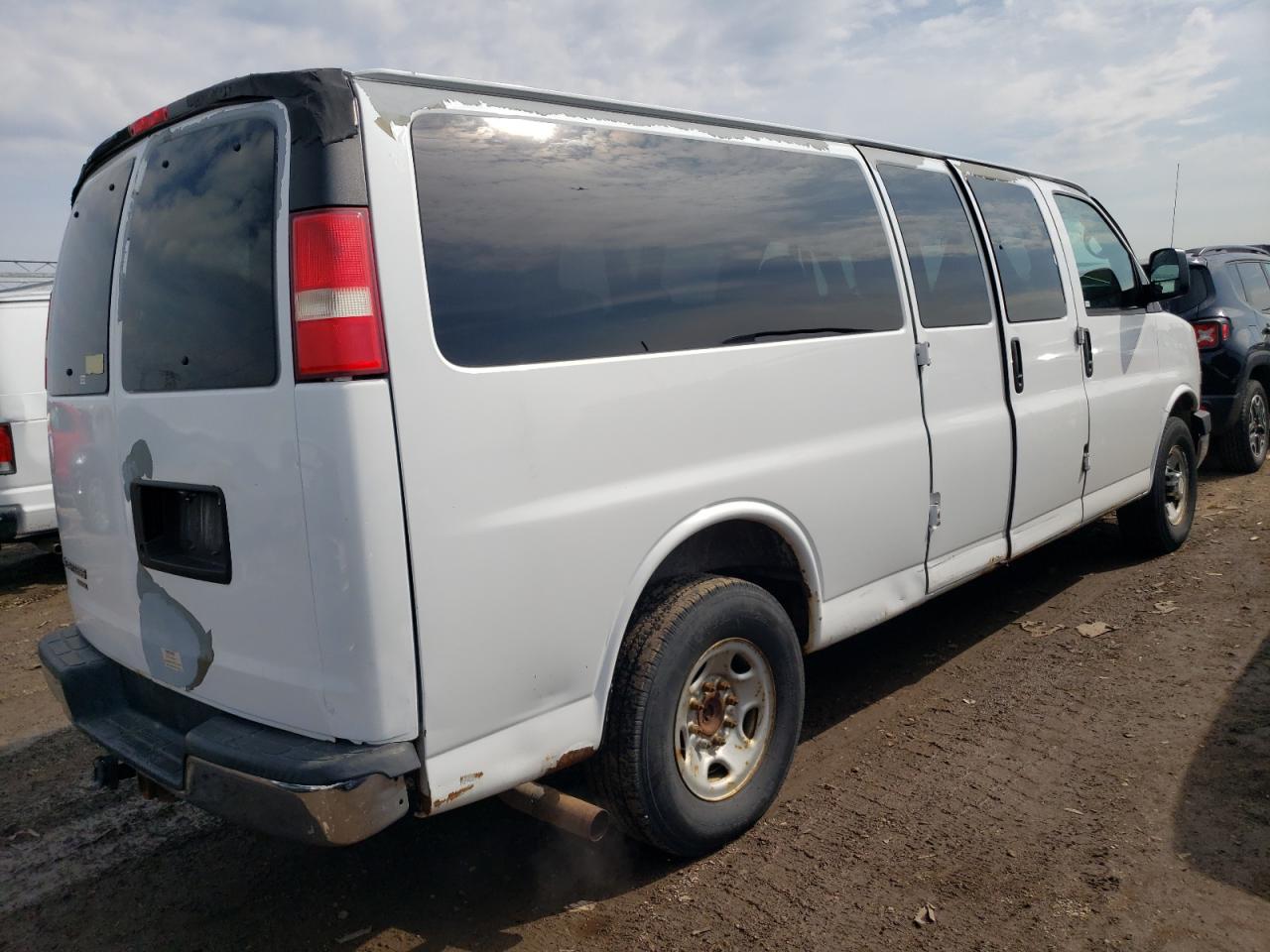 Photo 2 VIN: 1GAHG39K181124961 - CHEVROLET EXPRESS 