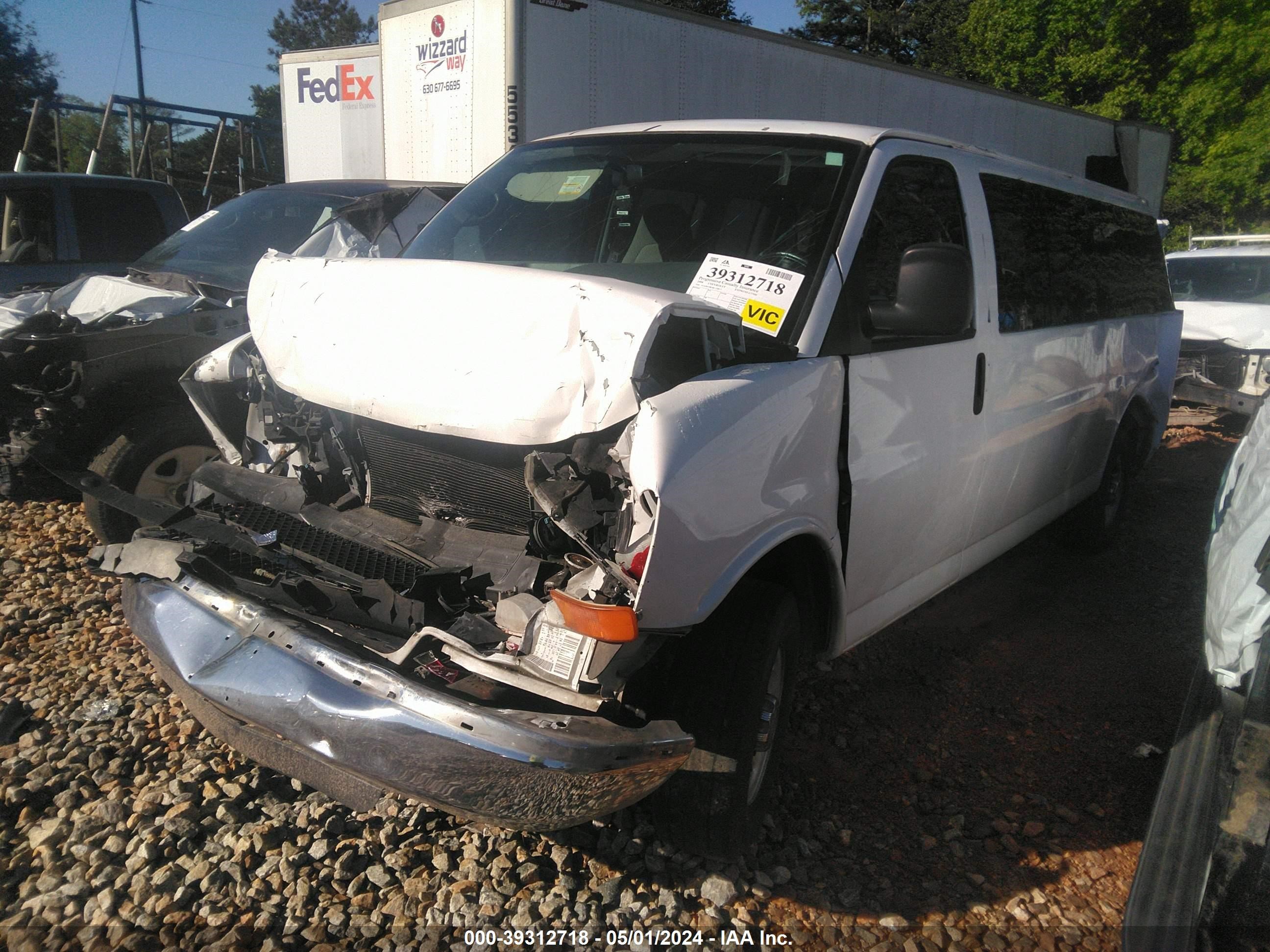 Photo 1 VIN: 1GAHG39K681124017 - CHEVROLET EXPRESS 