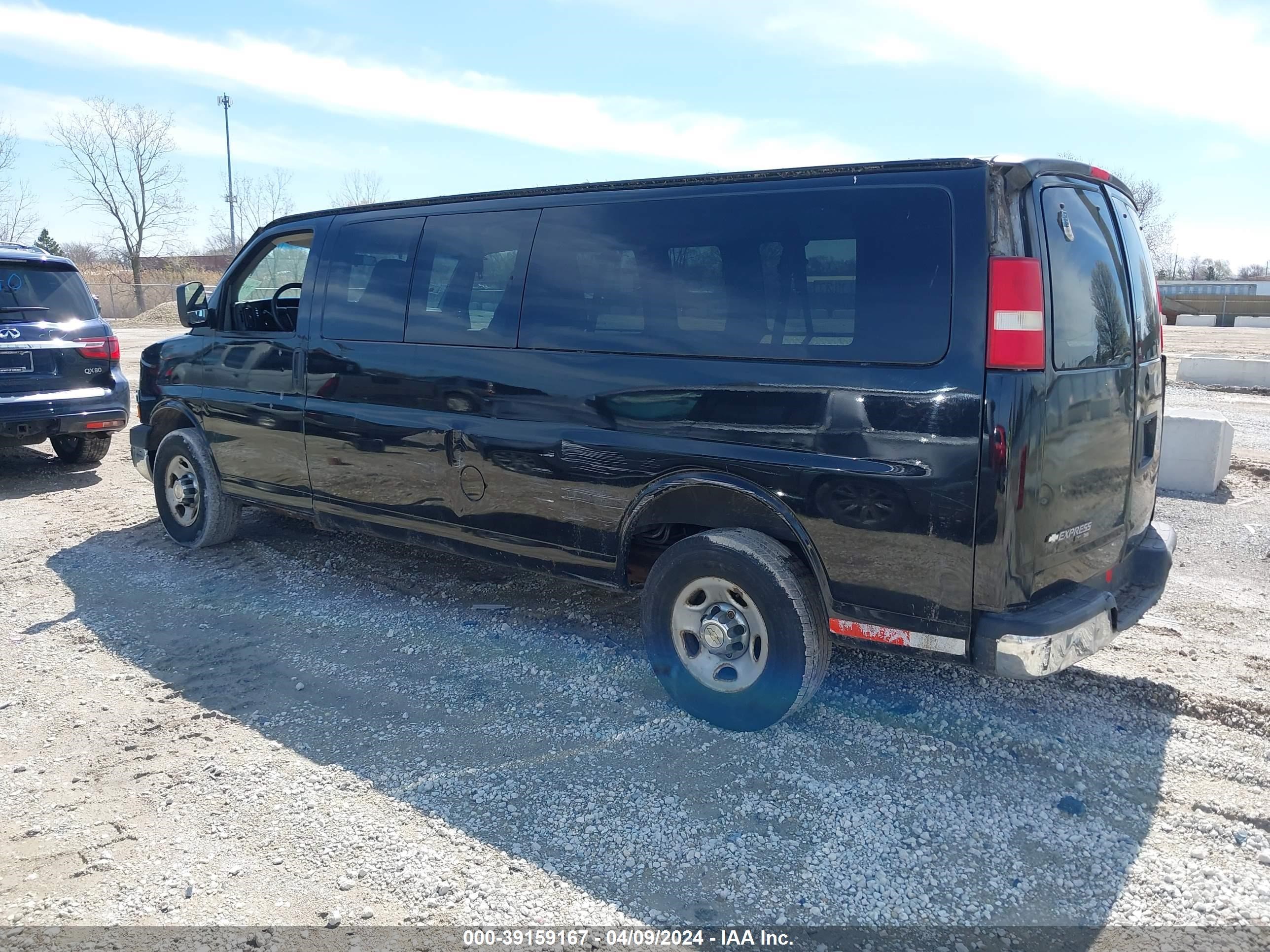 Photo 2 VIN: 1GAHG39K681167644 - CHEVROLET EXPRESS 