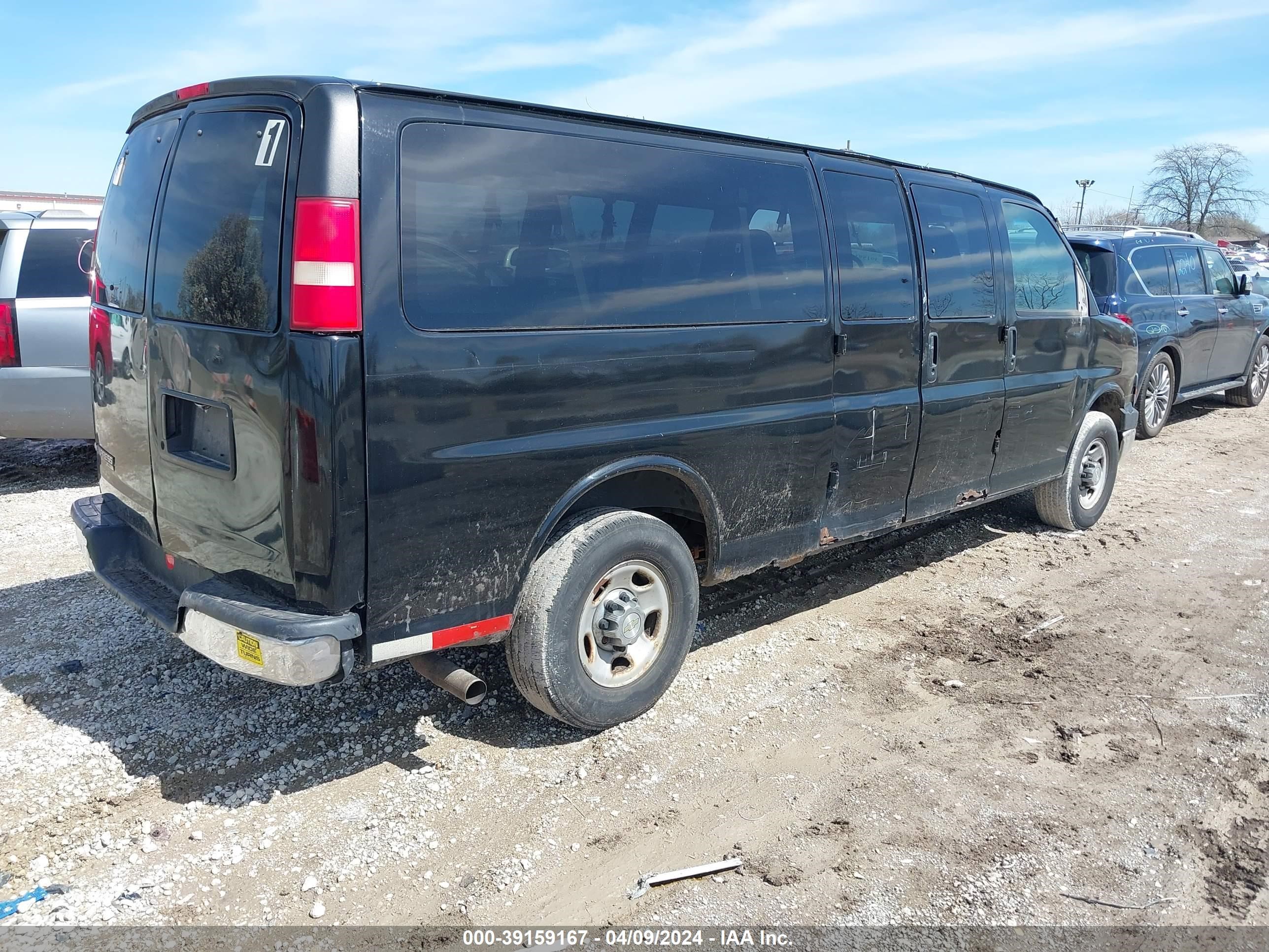 Photo 3 VIN: 1GAHG39K681167644 - CHEVROLET EXPRESS 