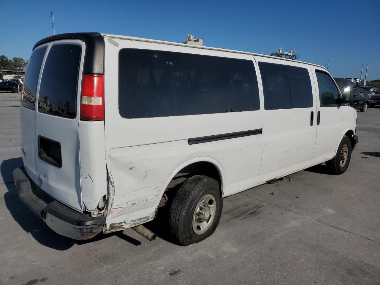 Photo 2 VIN: 1GAHG39K781163702 - CHEVROLET EXPRESS 