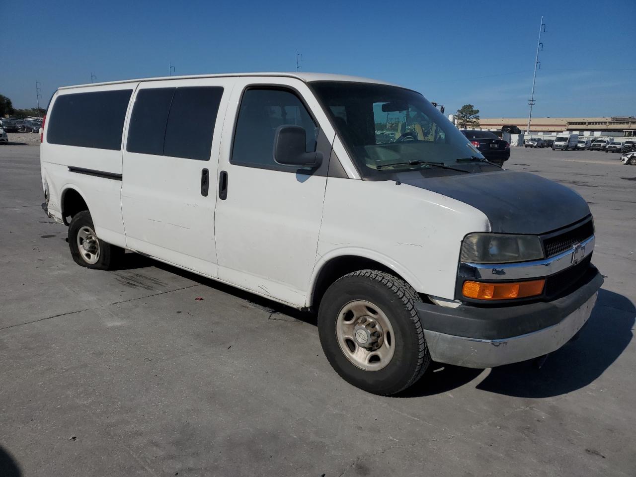 Photo 3 VIN: 1GAHG39K781163702 - CHEVROLET EXPRESS 