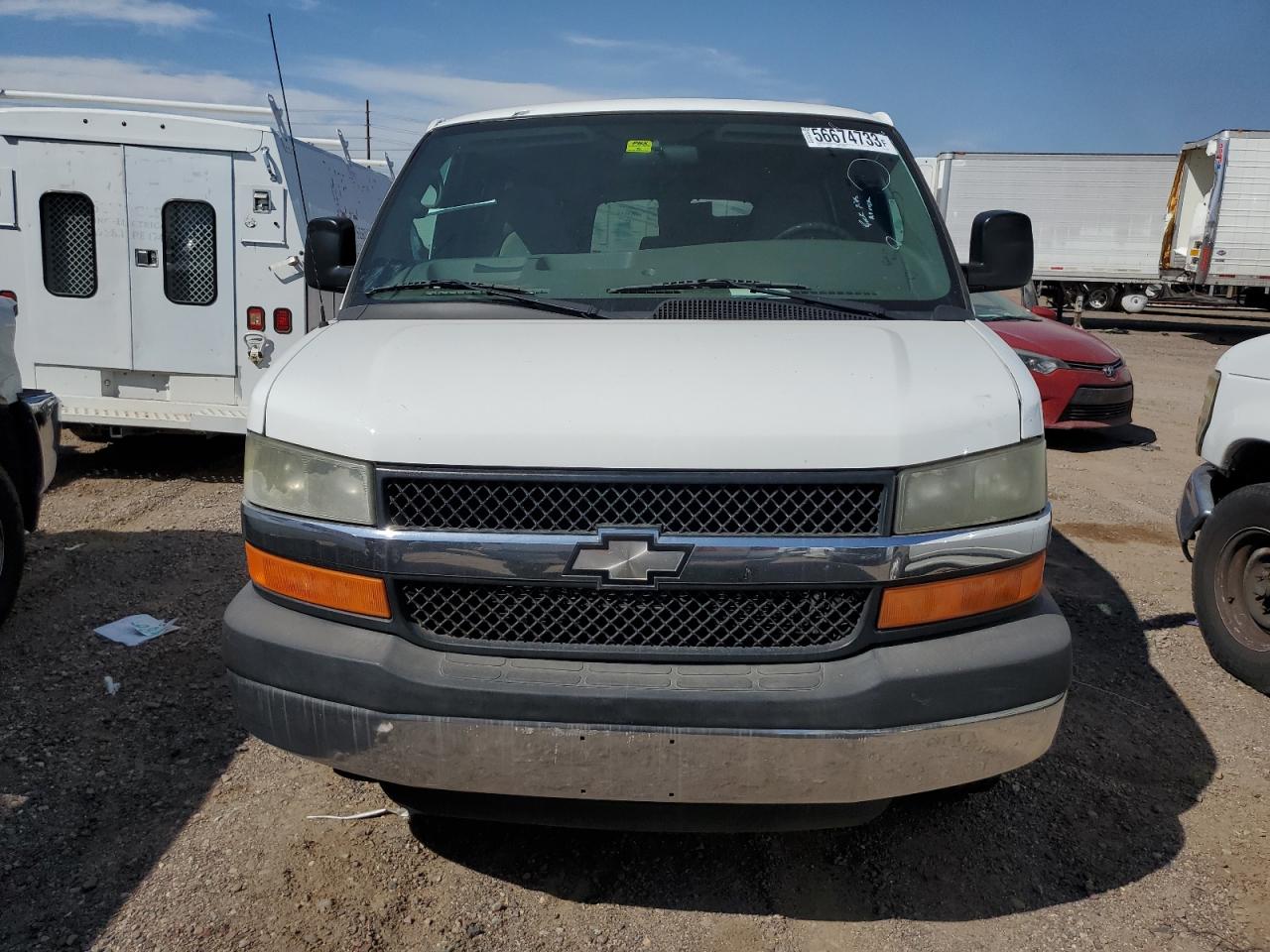 Photo 4 VIN: 1GAHG39K881117408 - CHEVROLET EXPRESS 