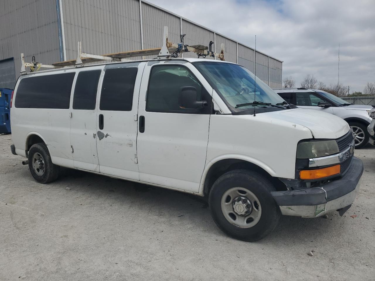 Photo 3 VIN: 1GAHG39K881193338 - CHEVROLET EXPRESS 