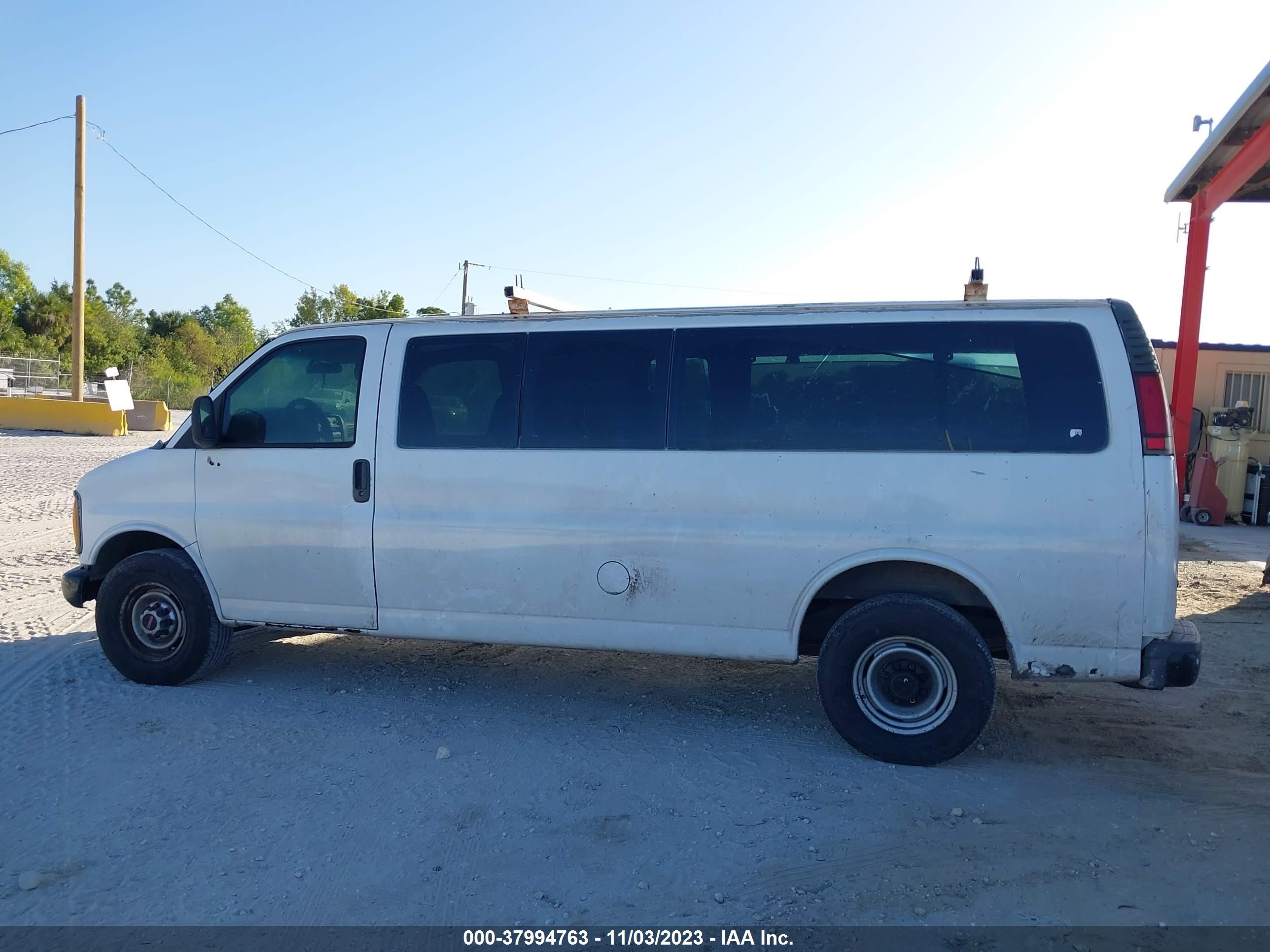 Photo 13 VIN: 1GAHG39R211177722 - CHEVROLET EXPRESS 