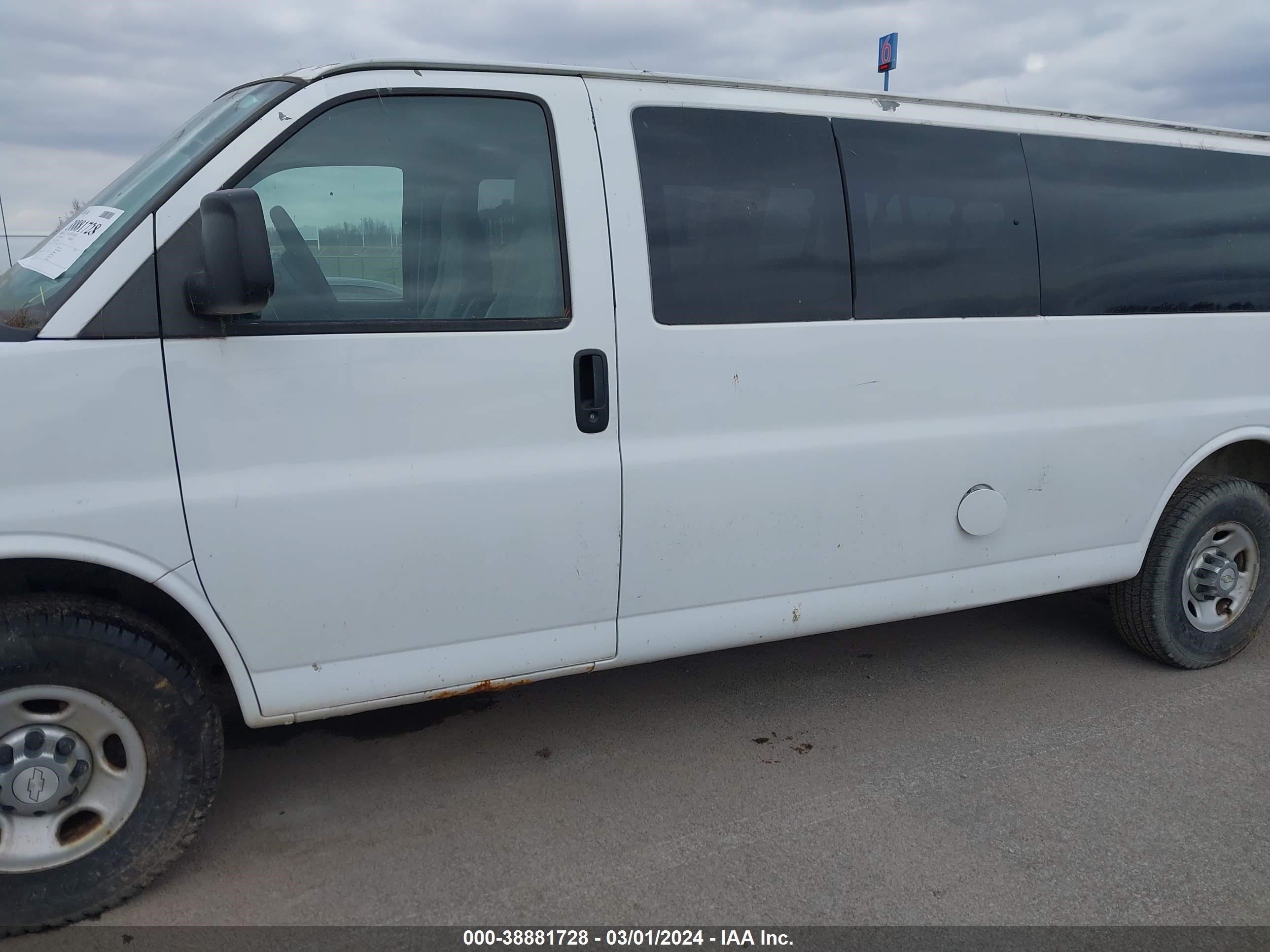 Photo 13 VIN: 1GAHG39U271202793 - CHEVROLET EXPRESS 