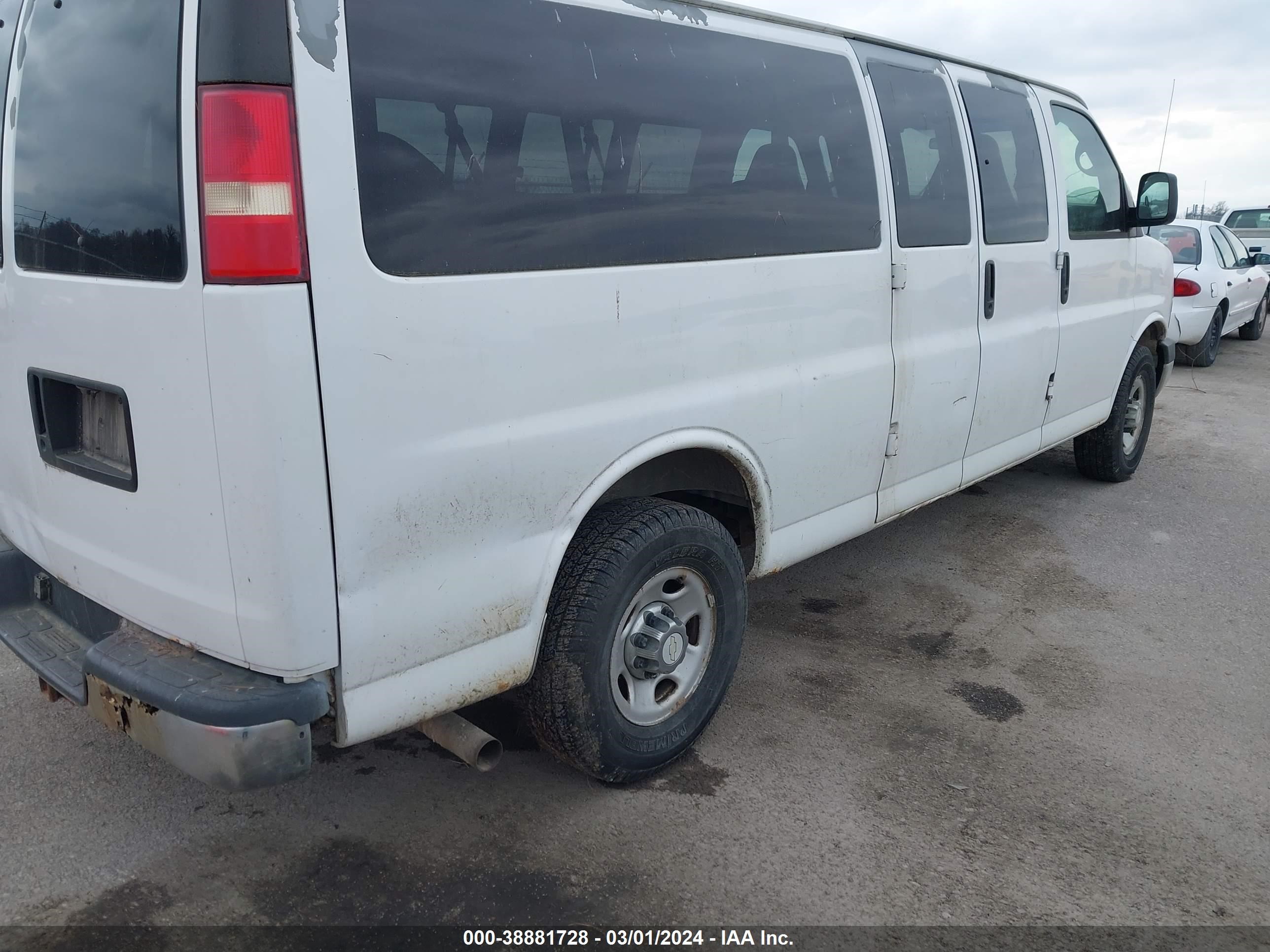 Photo 5 VIN: 1GAHG39U271202793 - CHEVROLET EXPRESS 