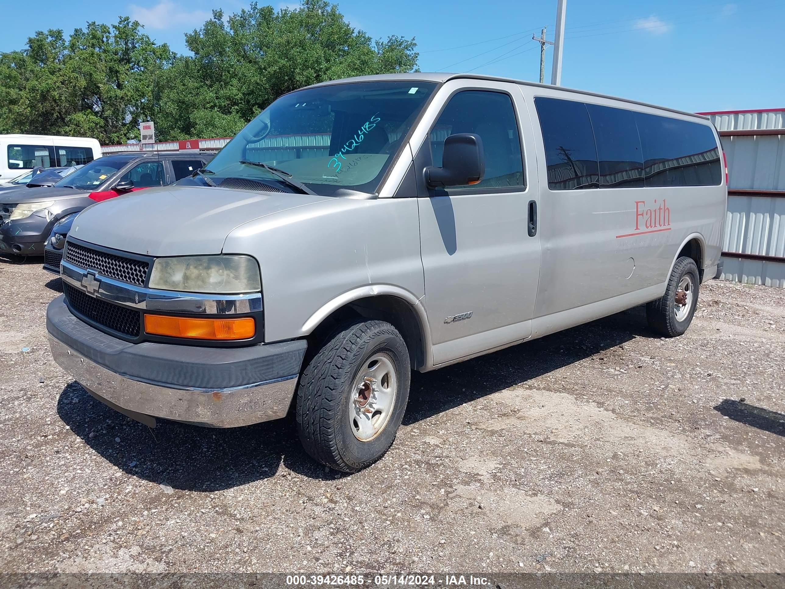 Photo 1 VIN: 1GAHG39U361154820 - CHEVROLET EXPRESS 