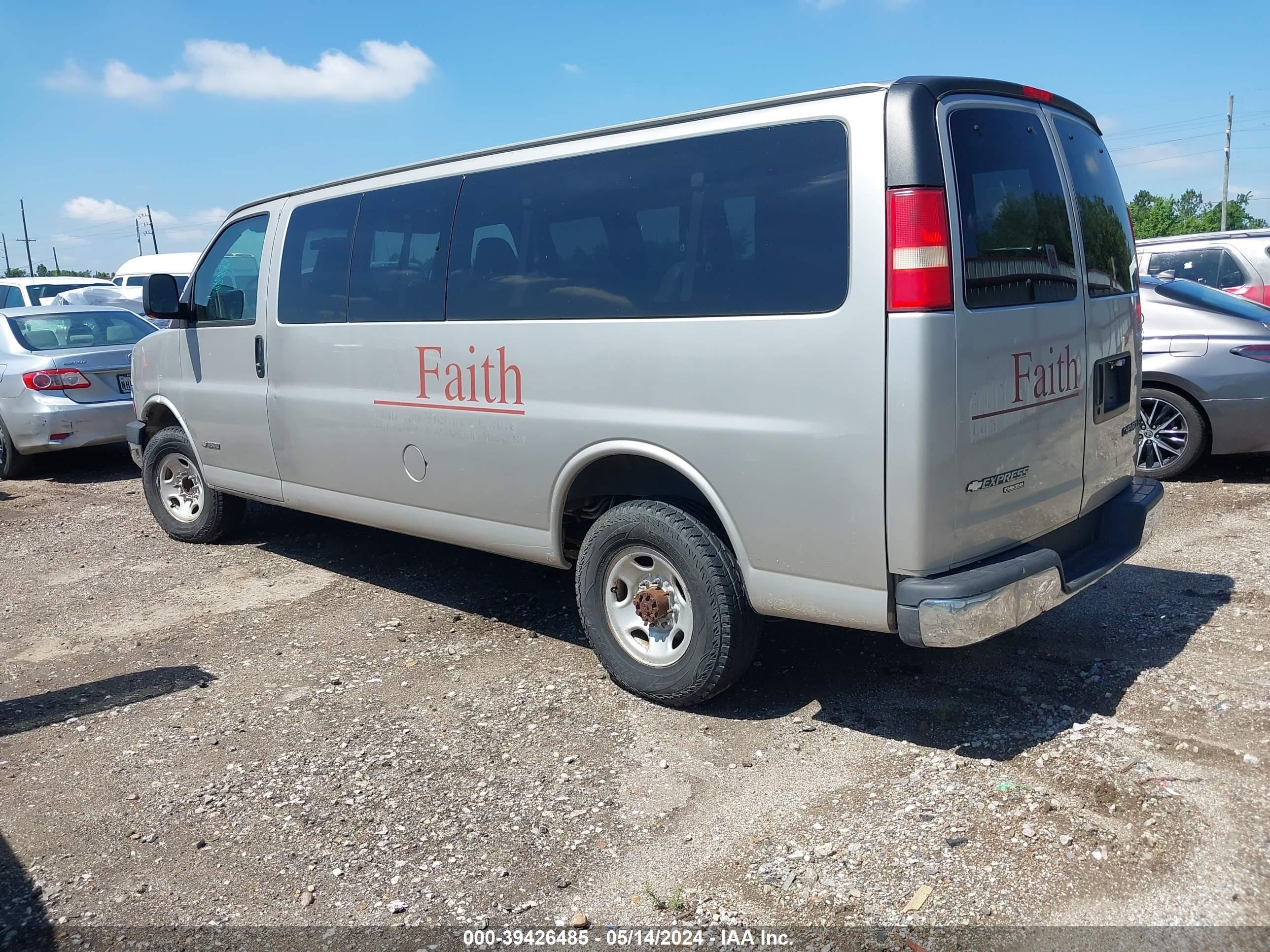 Photo 2 VIN: 1GAHG39U361154820 - CHEVROLET EXPRESS 