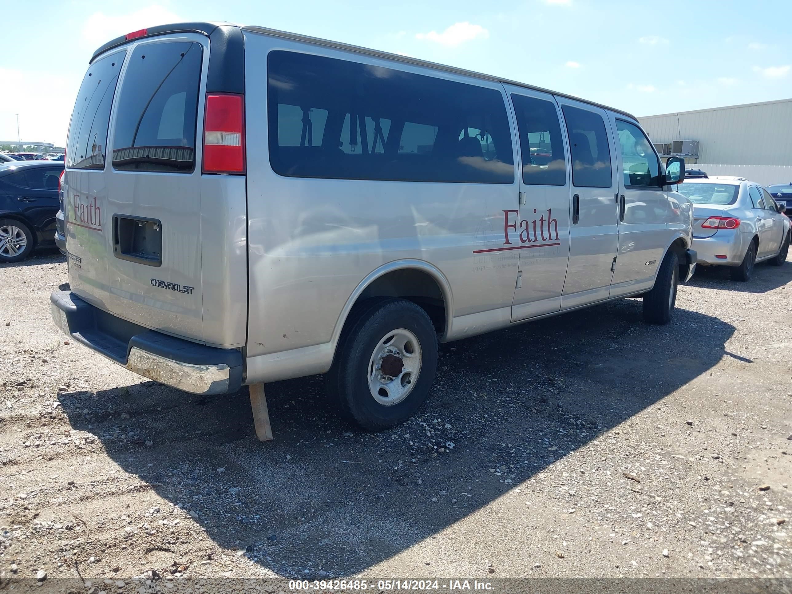 Photo 3 VIN: 1GAHG39U361154820 - CHEVROLET EXPRESS 