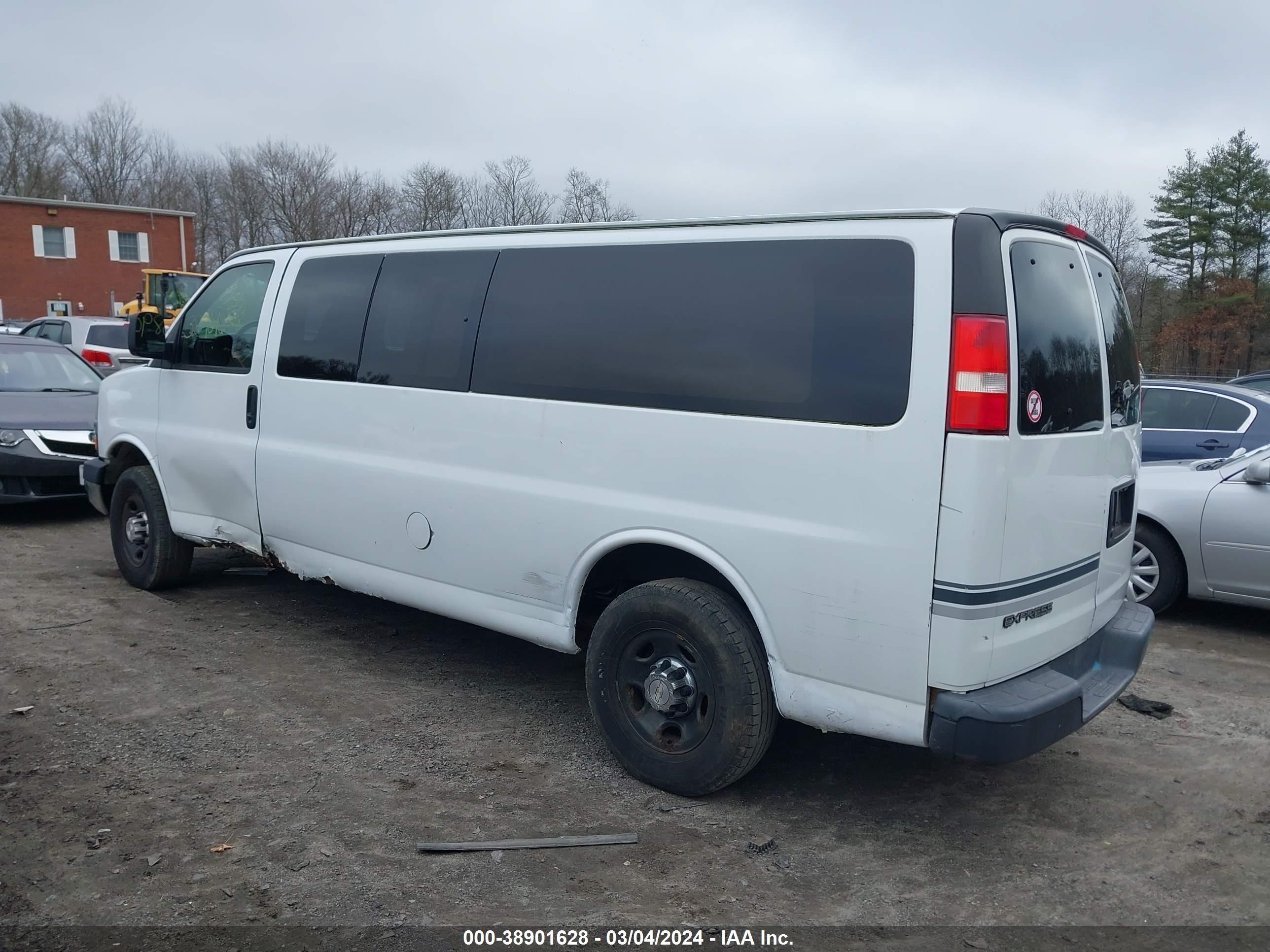 Photo 2 VIN: 1GAHG39U471212435 - CHEVROLET EXPRESS 